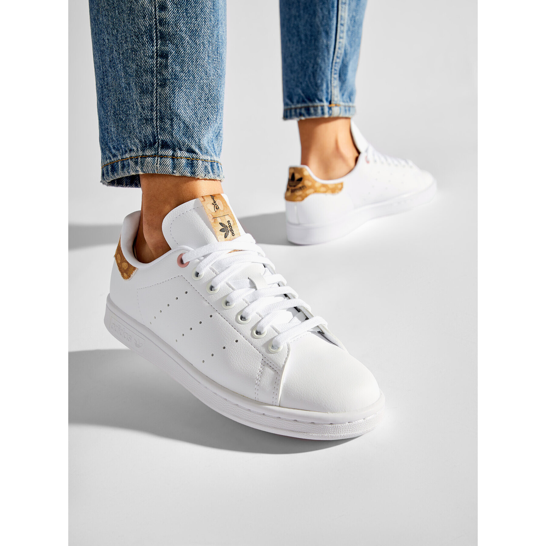 adidas Обувки Disney Stan Smith W GZ6251 Бял - Pepit.bg