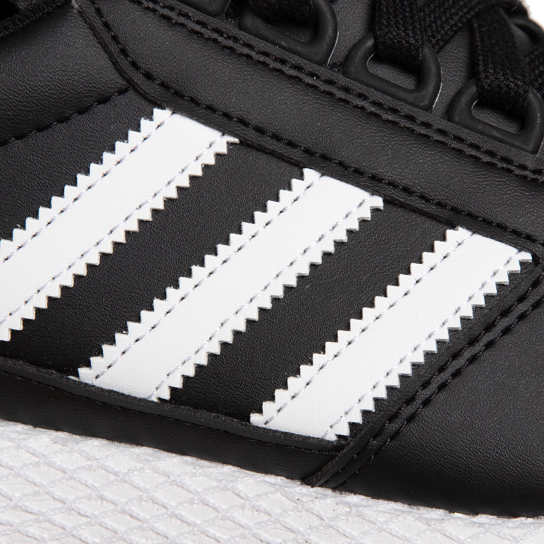 adidas Обувки Forest Grove J EG8958 Черен - Pepit.bg