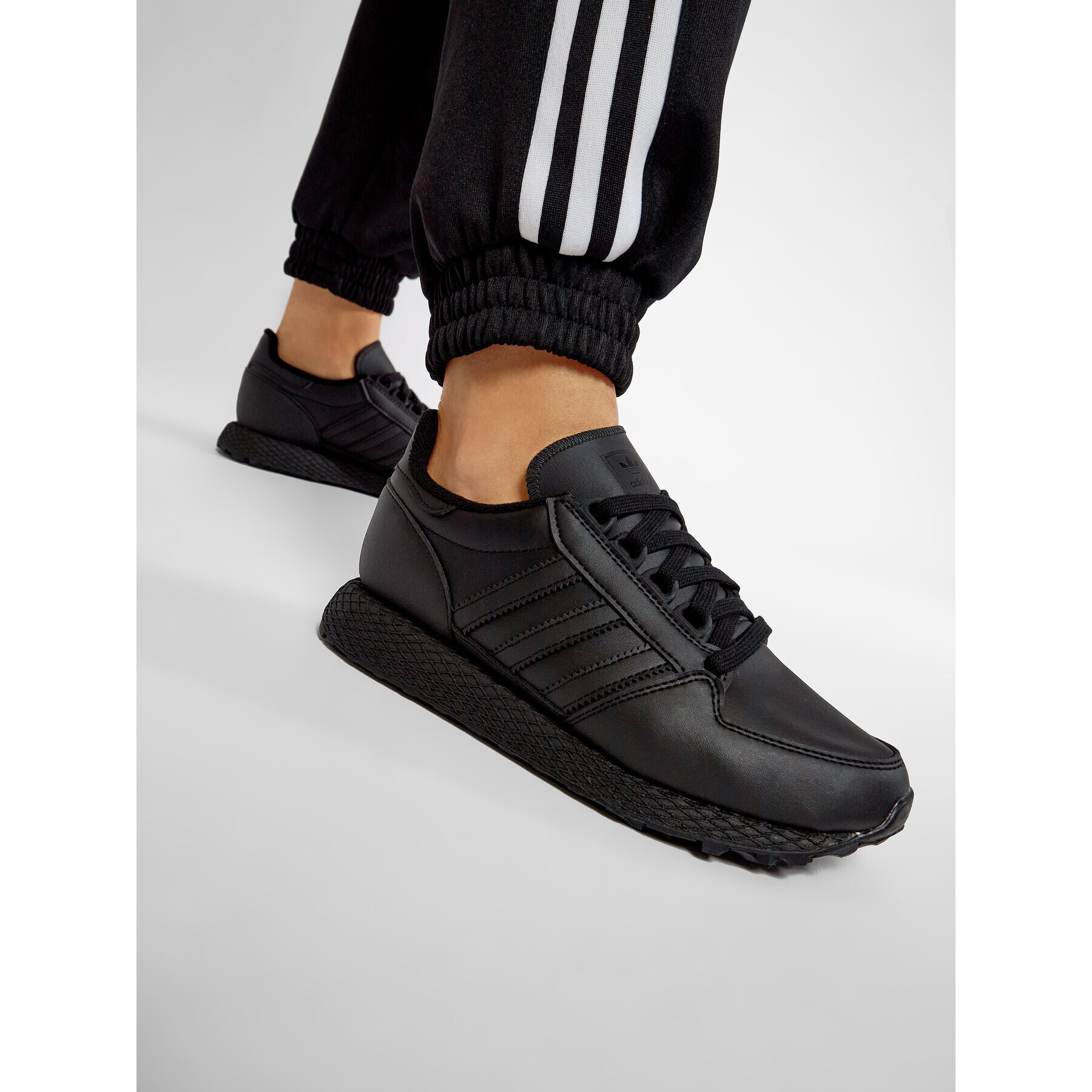 adidas Обувки Forest Grove J EG8959 Черен - Pepit.bg