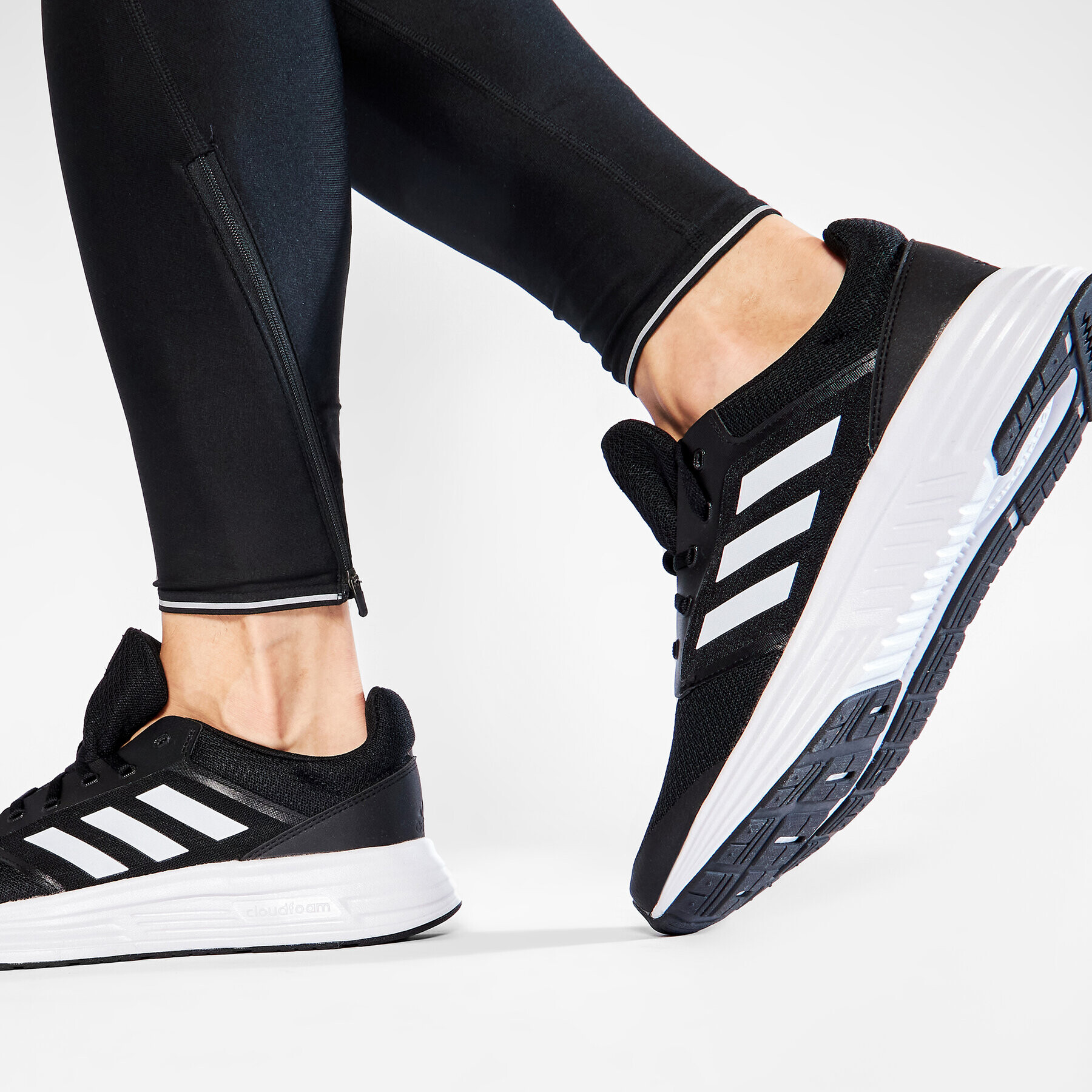 adidas Обувки Galaxy 5 FW5717 Черен - Pepit.bg