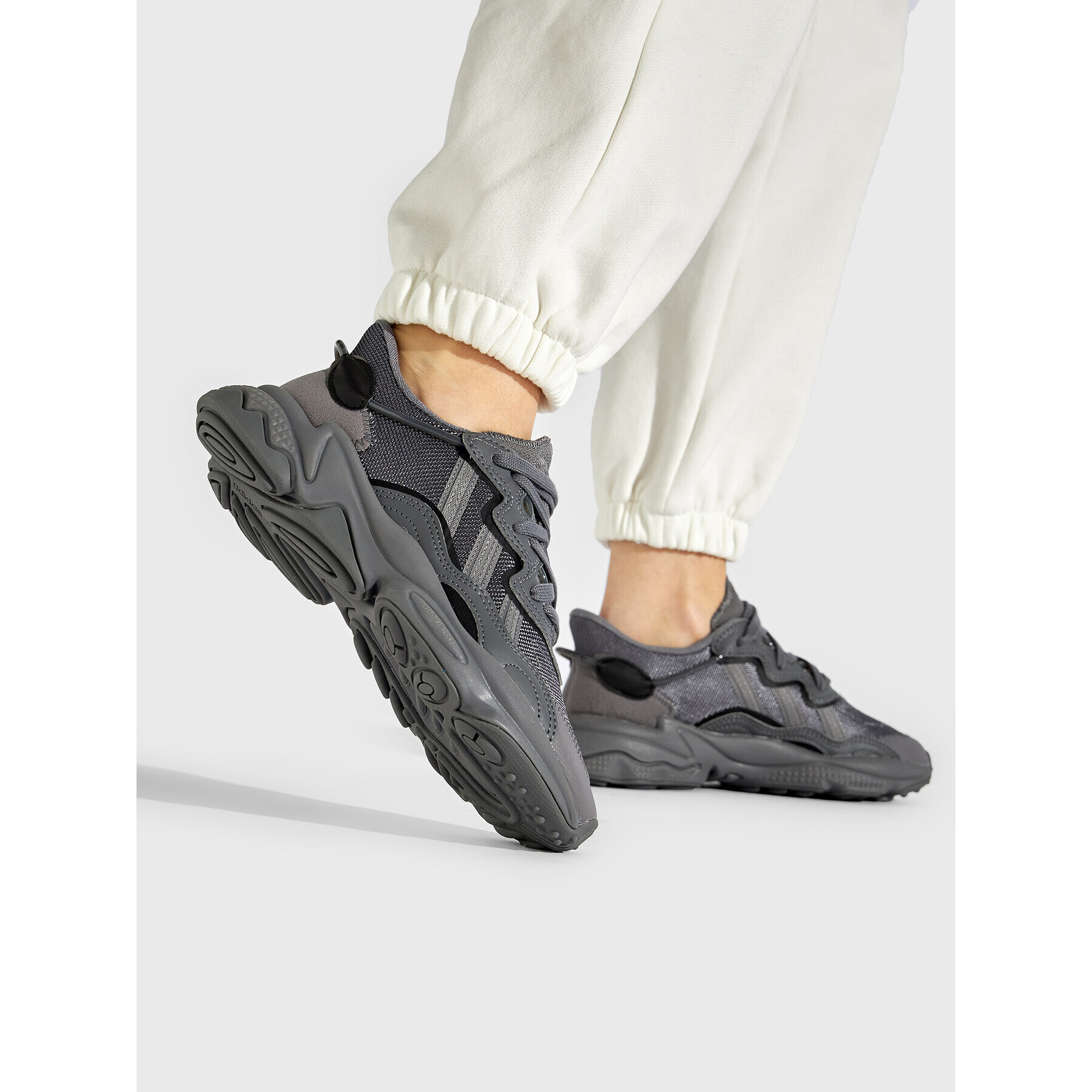 adidas Обувки Ozweego J GV8892 Сив - Pepit.bg