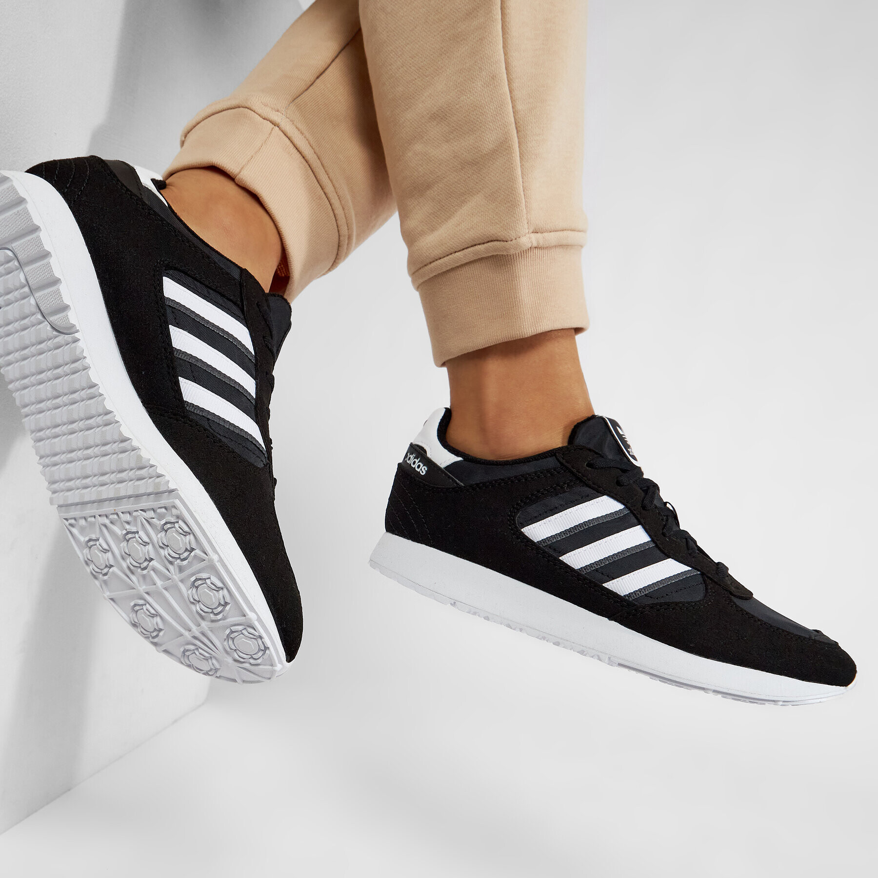 adidas Обувки Special 21 W FY4884 Черен - Pepit.bg