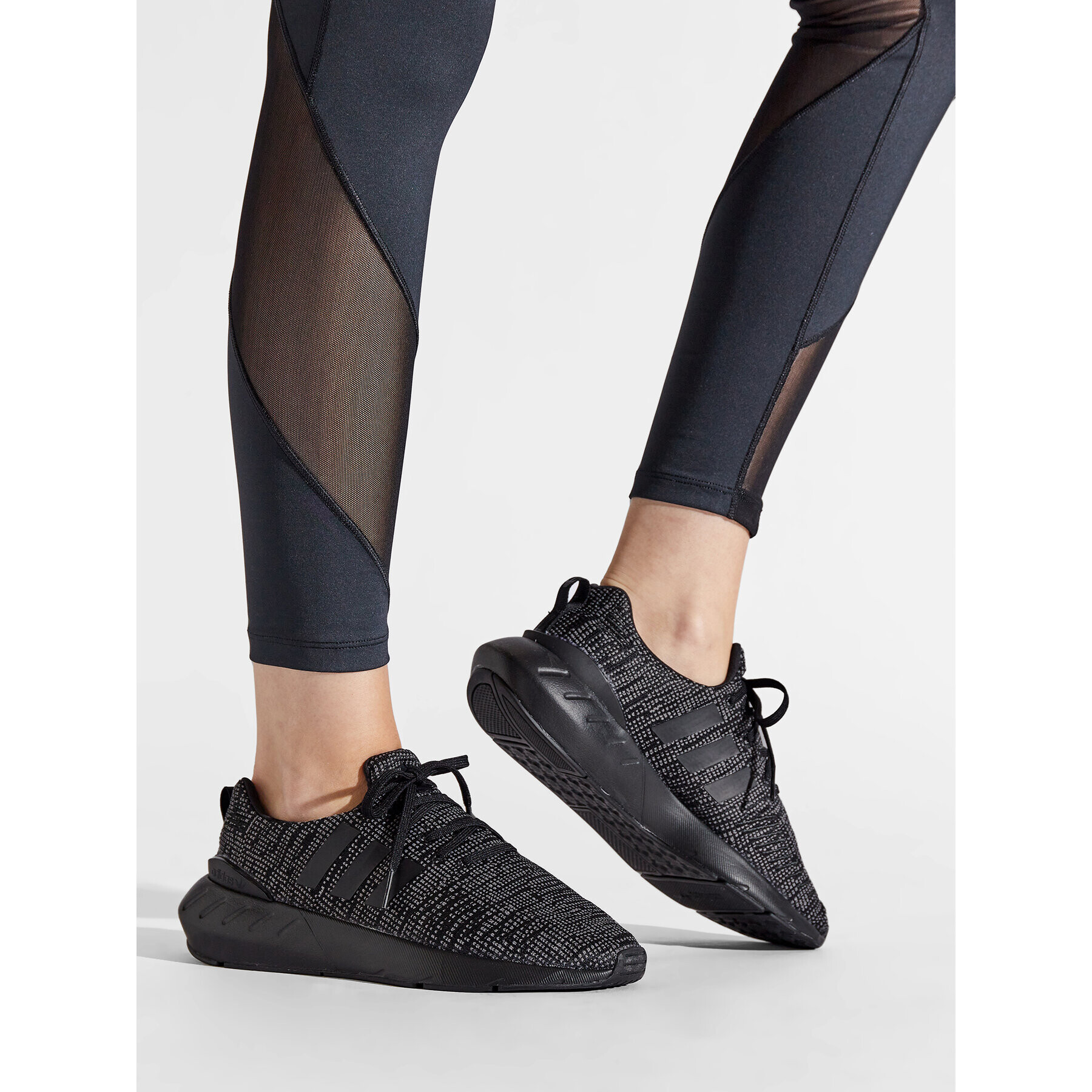 adidas Обувки Swift Run 22 J GW8166 Черен - Pepit.bg