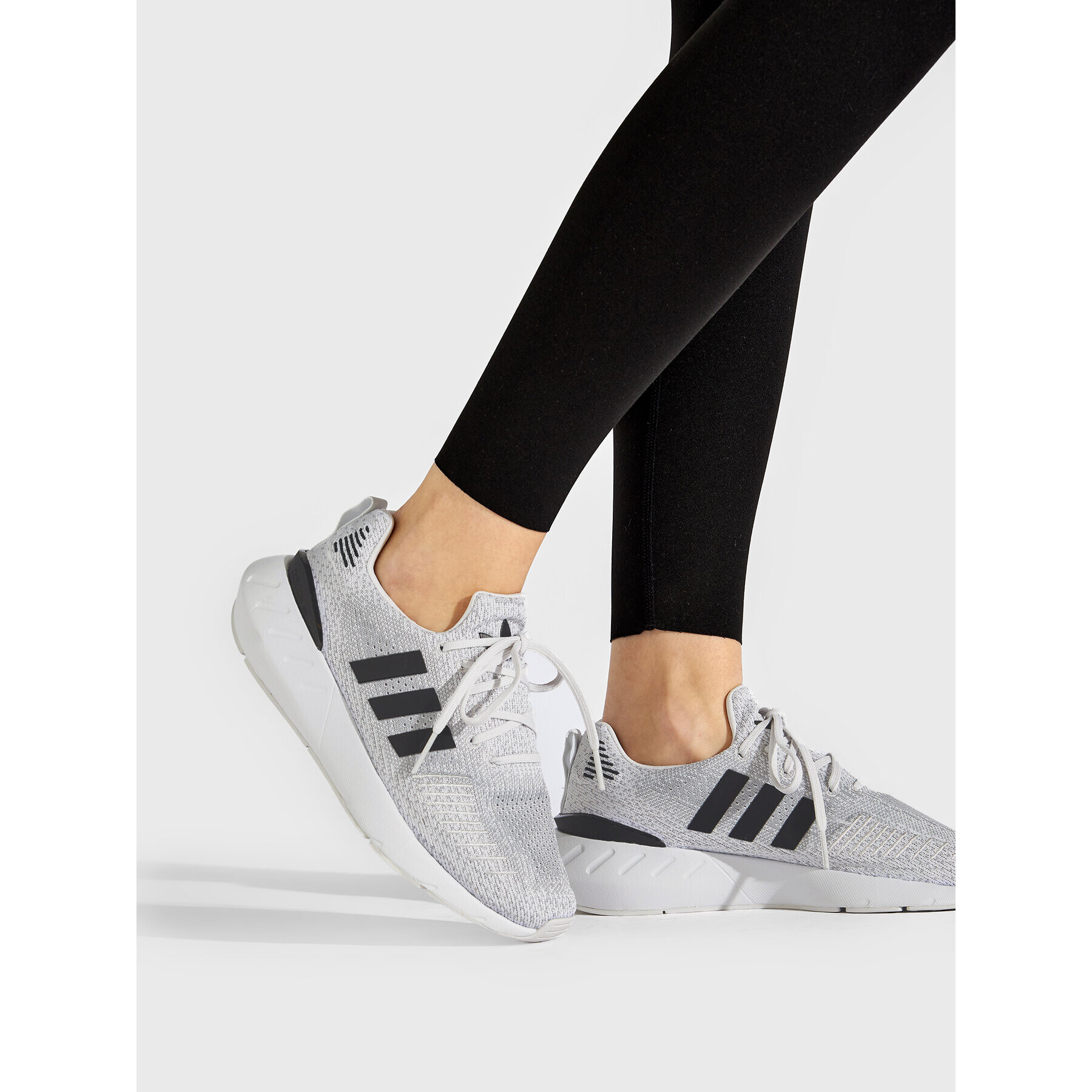 adidas Обувки Swift Run 22 W GV7969 Сив - Pepit.bg