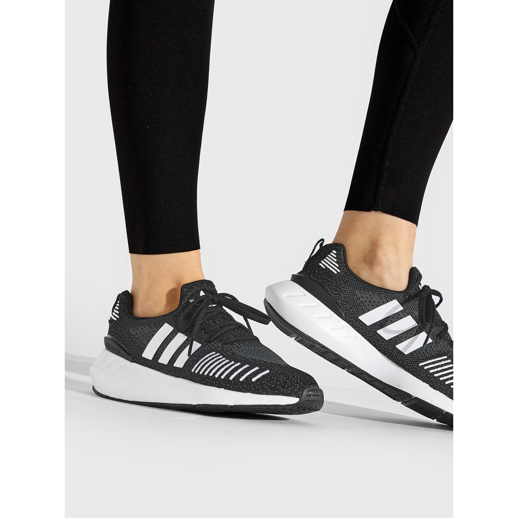 adidas Обувки Swift Run 22 W GV7971 Сив - Pepit.bg