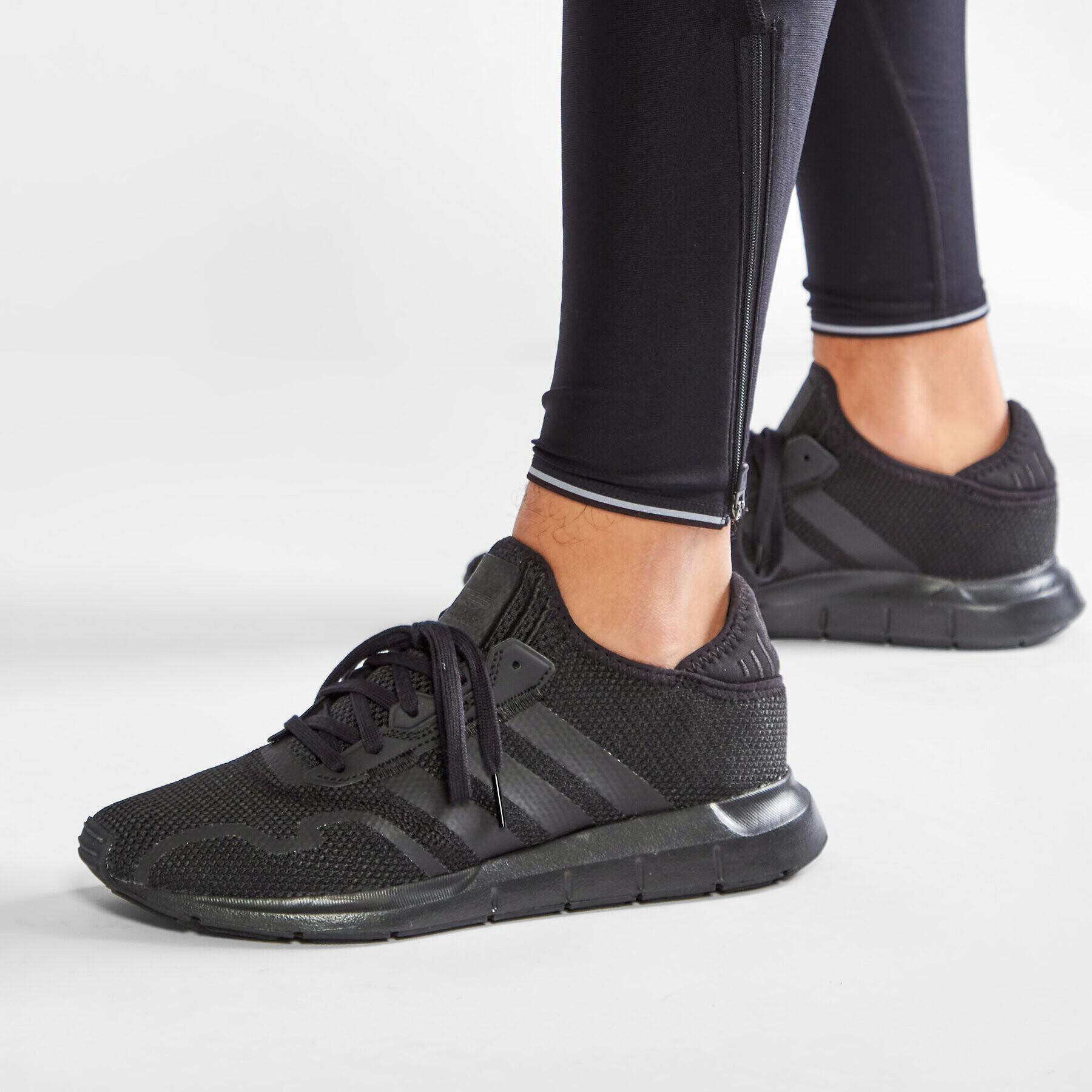 adidas Обувки Swift Run X FY2116 Черен - Pepit.bg