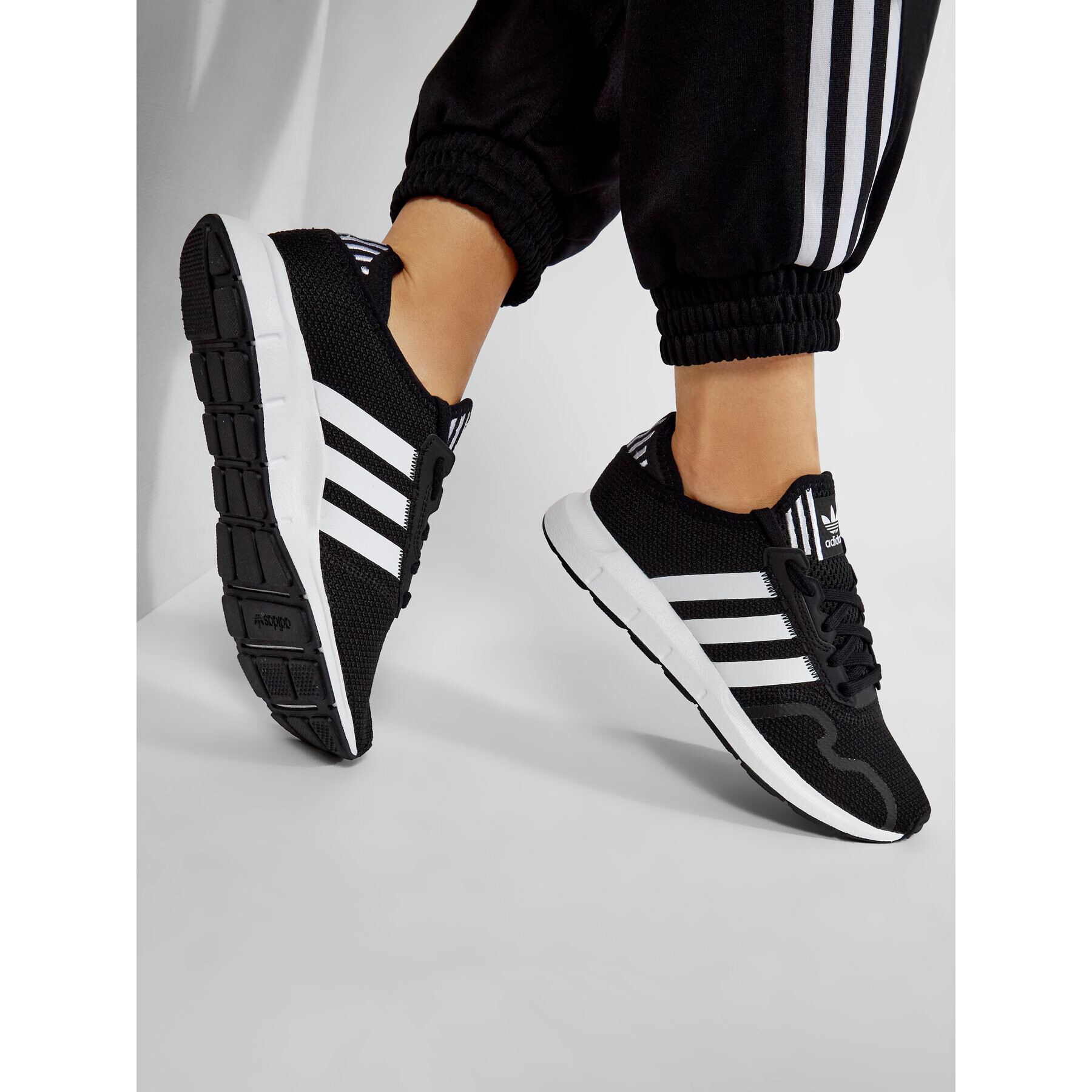 adidas Обувки Swift Run X J FY2150 Черен - Pepit.bg