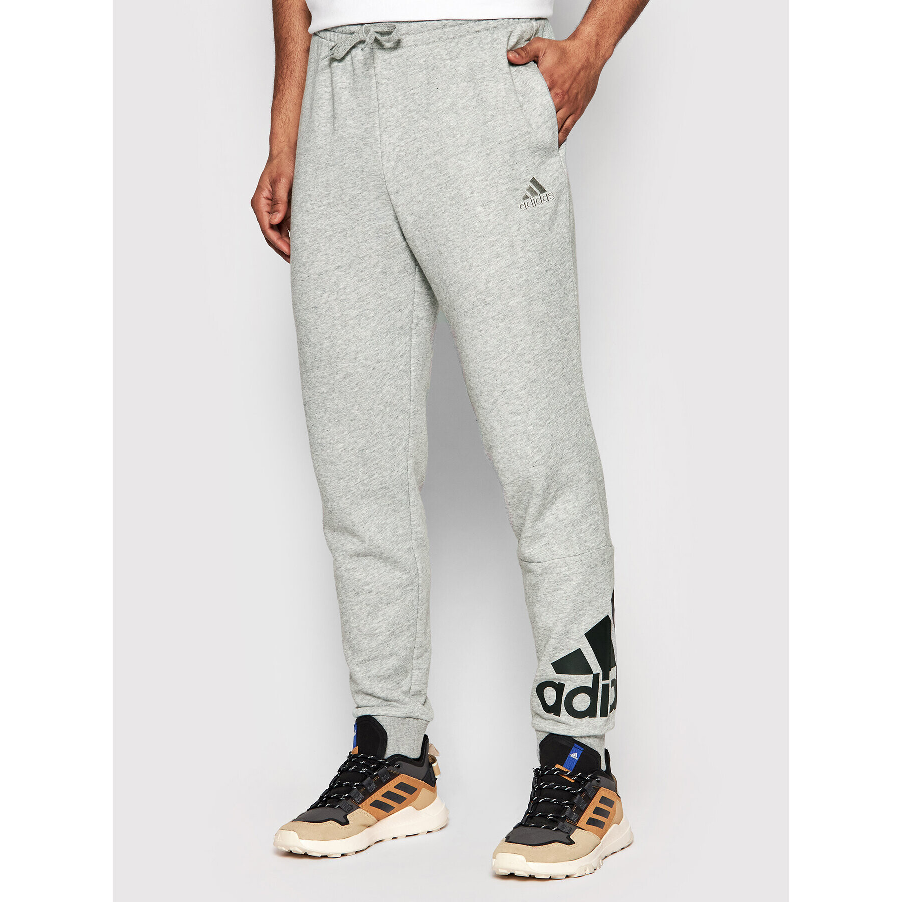 adidas Долнище анцуг Essentials GK8978 Сив Regular Fit - Pepit.bg