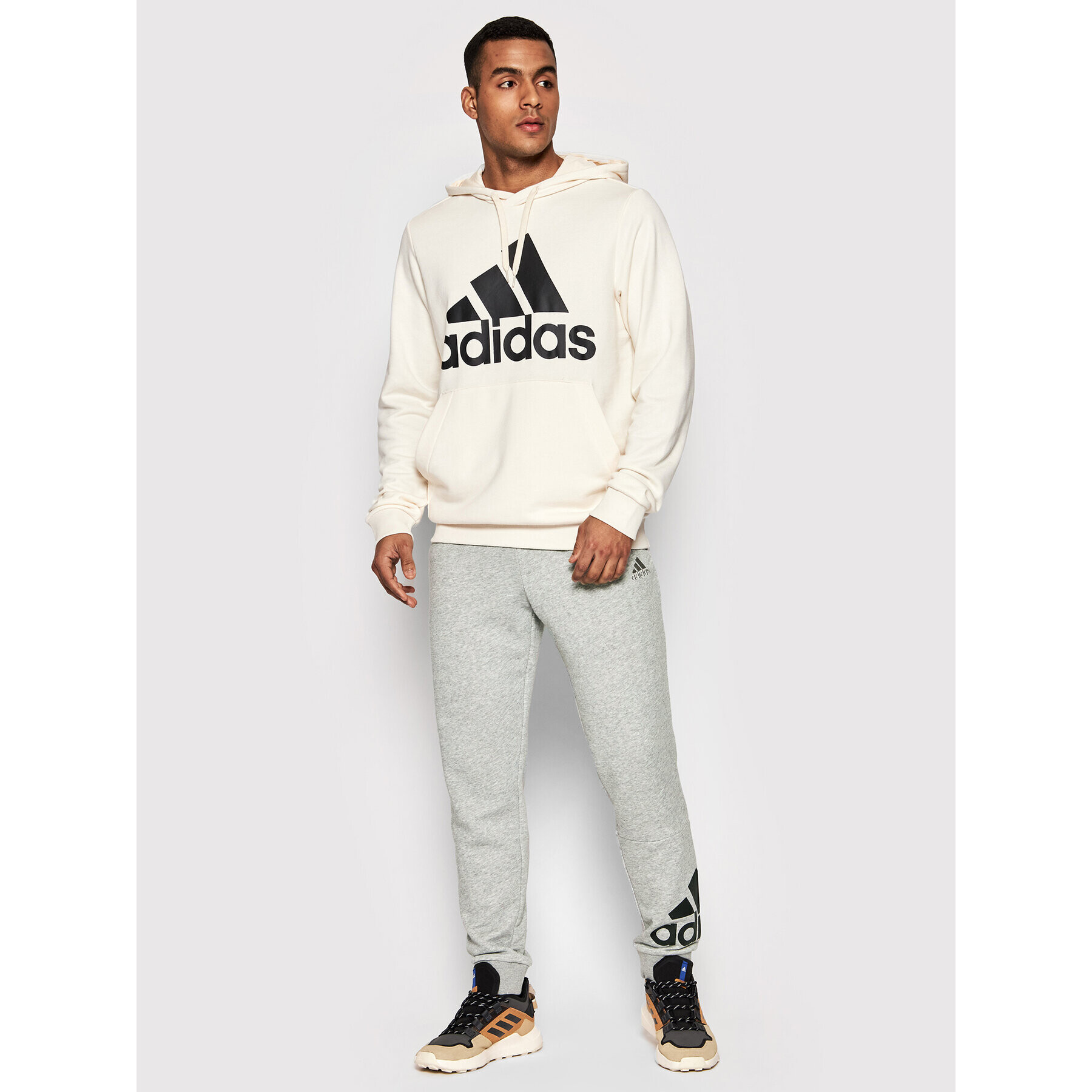 adidas Долнище анцуг Essentials GK8978 Сив Regular Fit - Pepit.bg