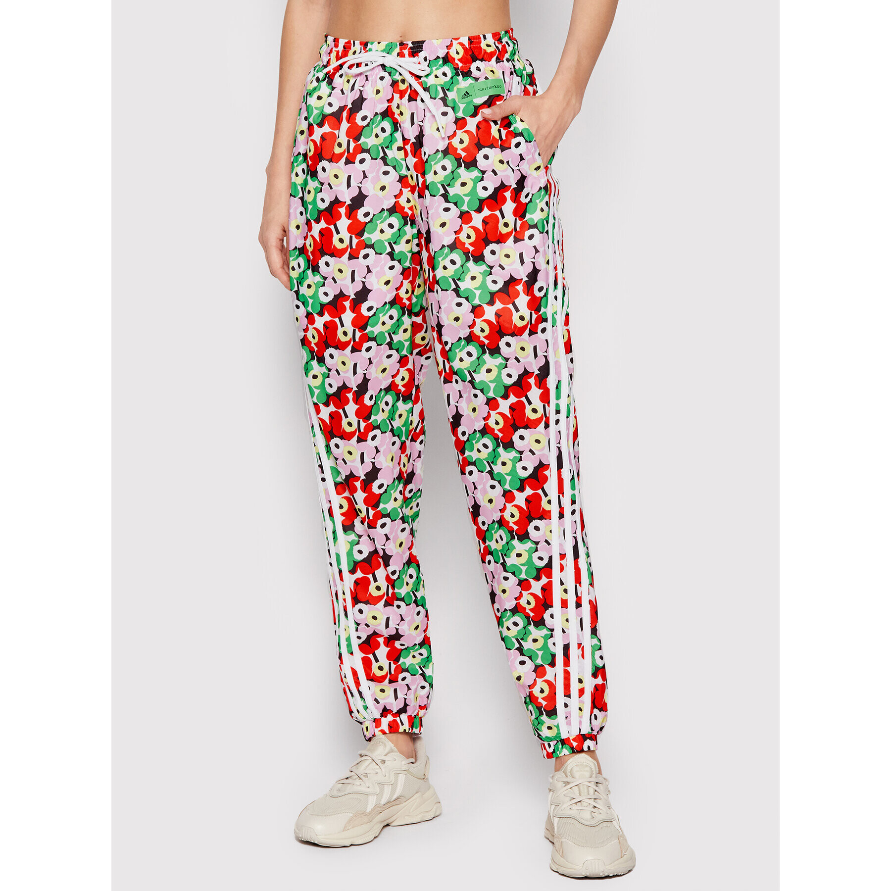 adidas Долнище анцуг MARIMEKKO HC4190 Цветен Loose Fit - Pepit.bg