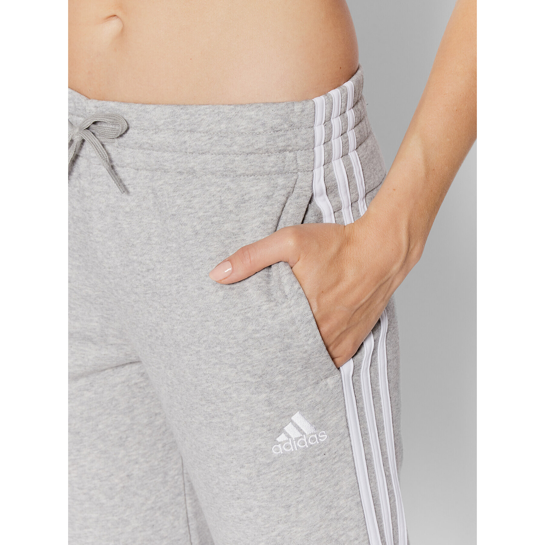 adidas Долнище анцуг Essentials Fleece 3-Stripes GV6020 Сив Slim Fit - Pepit.bg