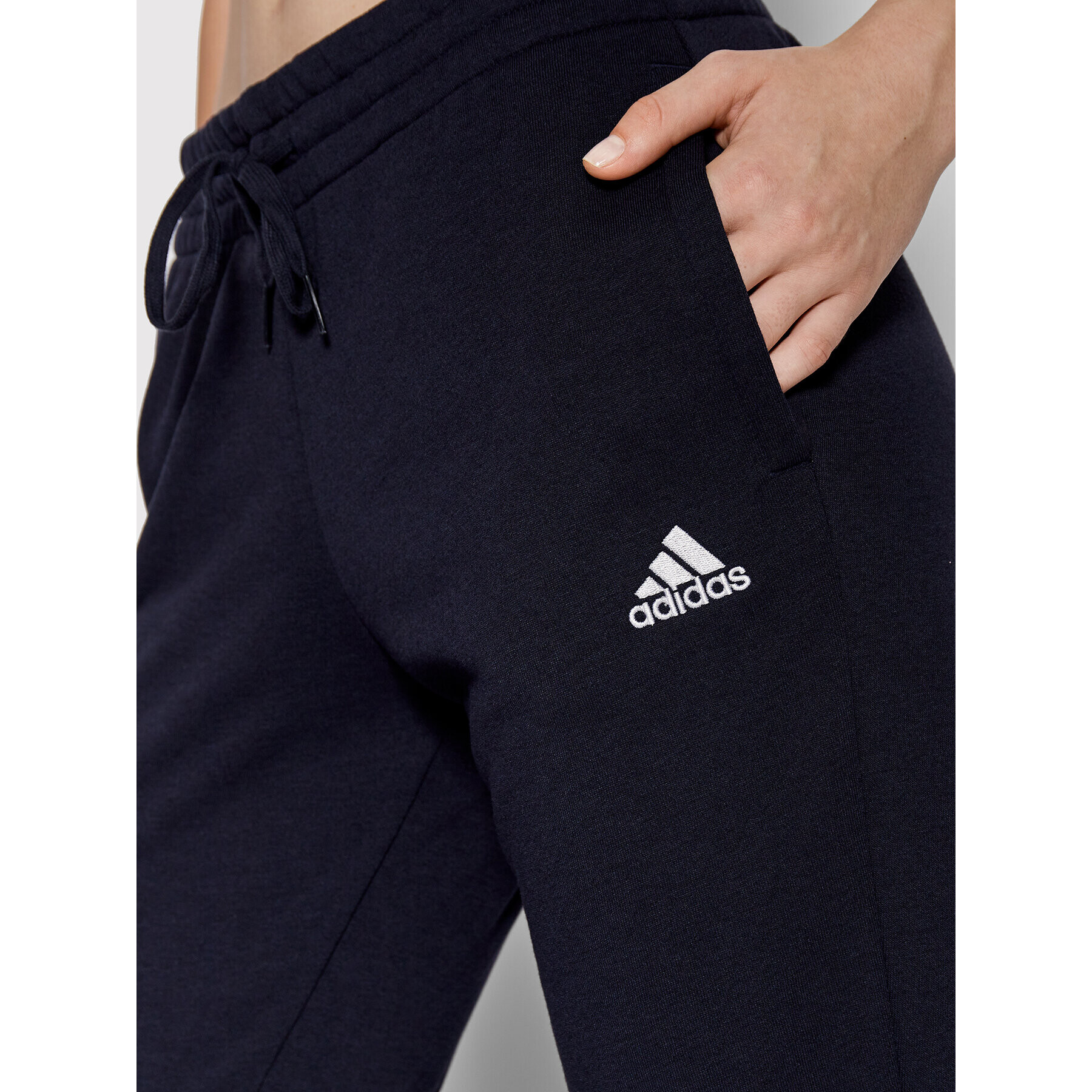 adidas Долнище анцуг Essentials French Terry Logo H07857 Тъмносин Slim Fit - Pepit.bg