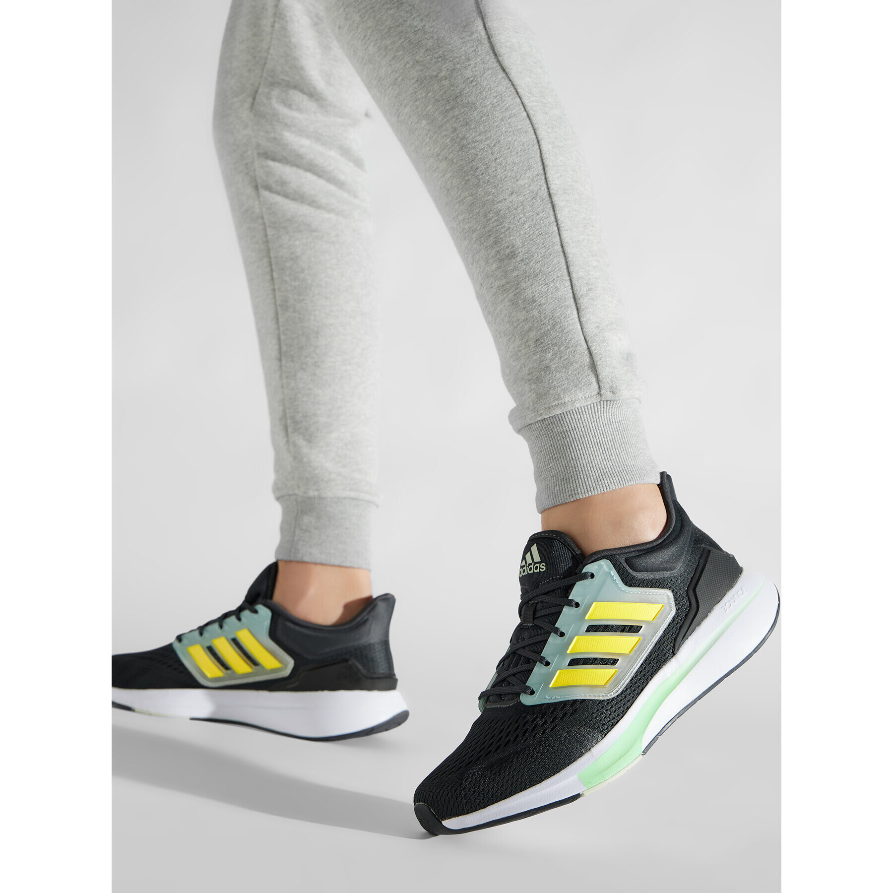 adidas Обувки Eq21 Run GW6726 Черен - Pepit.bg