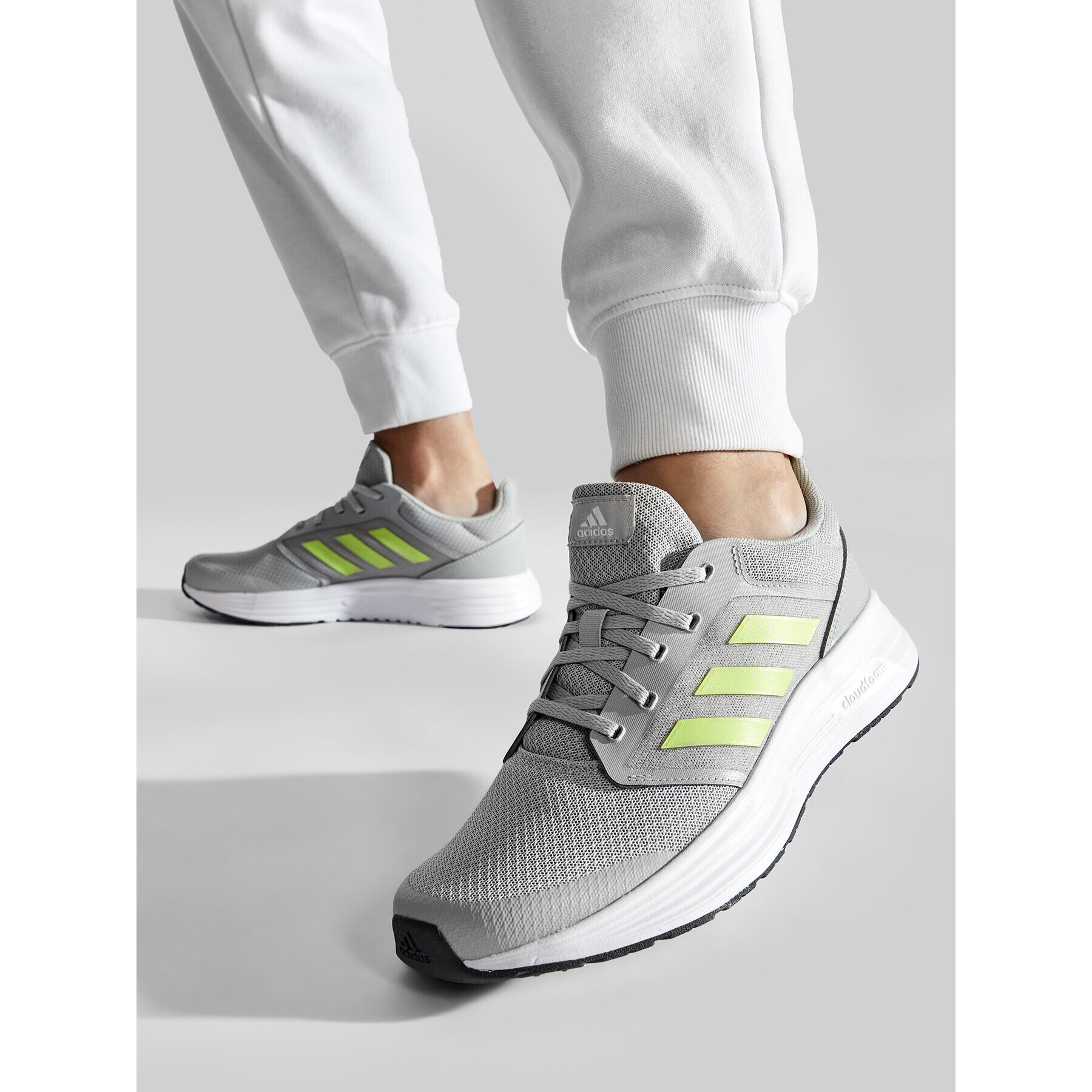 adidas Обувки Galaxy 5 GW0763 Сив - Pepit.bg