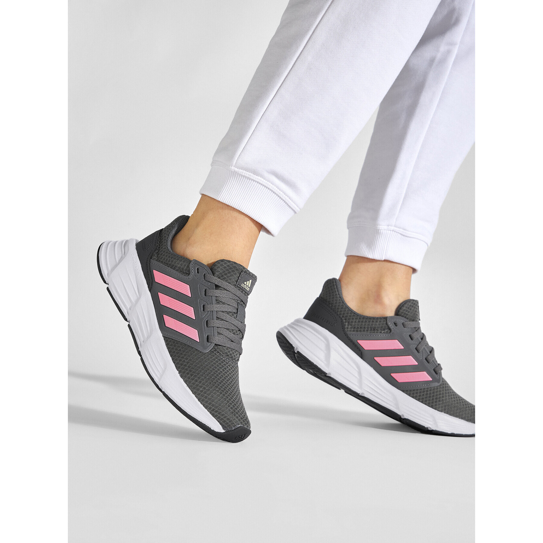 adidas Обувки Galaxy 6 GW4135 Сив - Pepit.bg