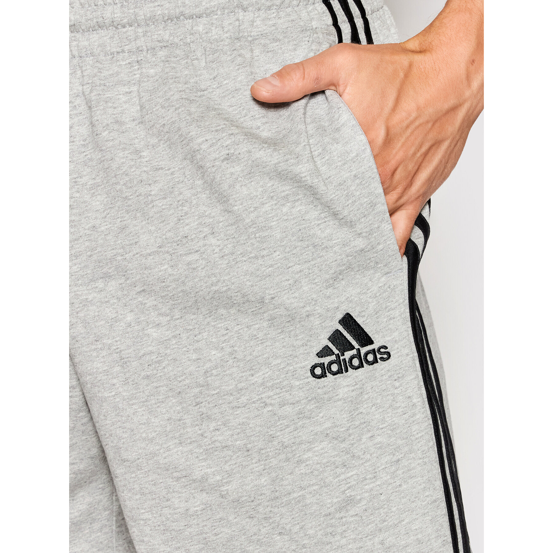 adidas Спортни шорти Aeroready Essentials 3-Stripes GK9990 Сив Regular Fit - Pepit.bg