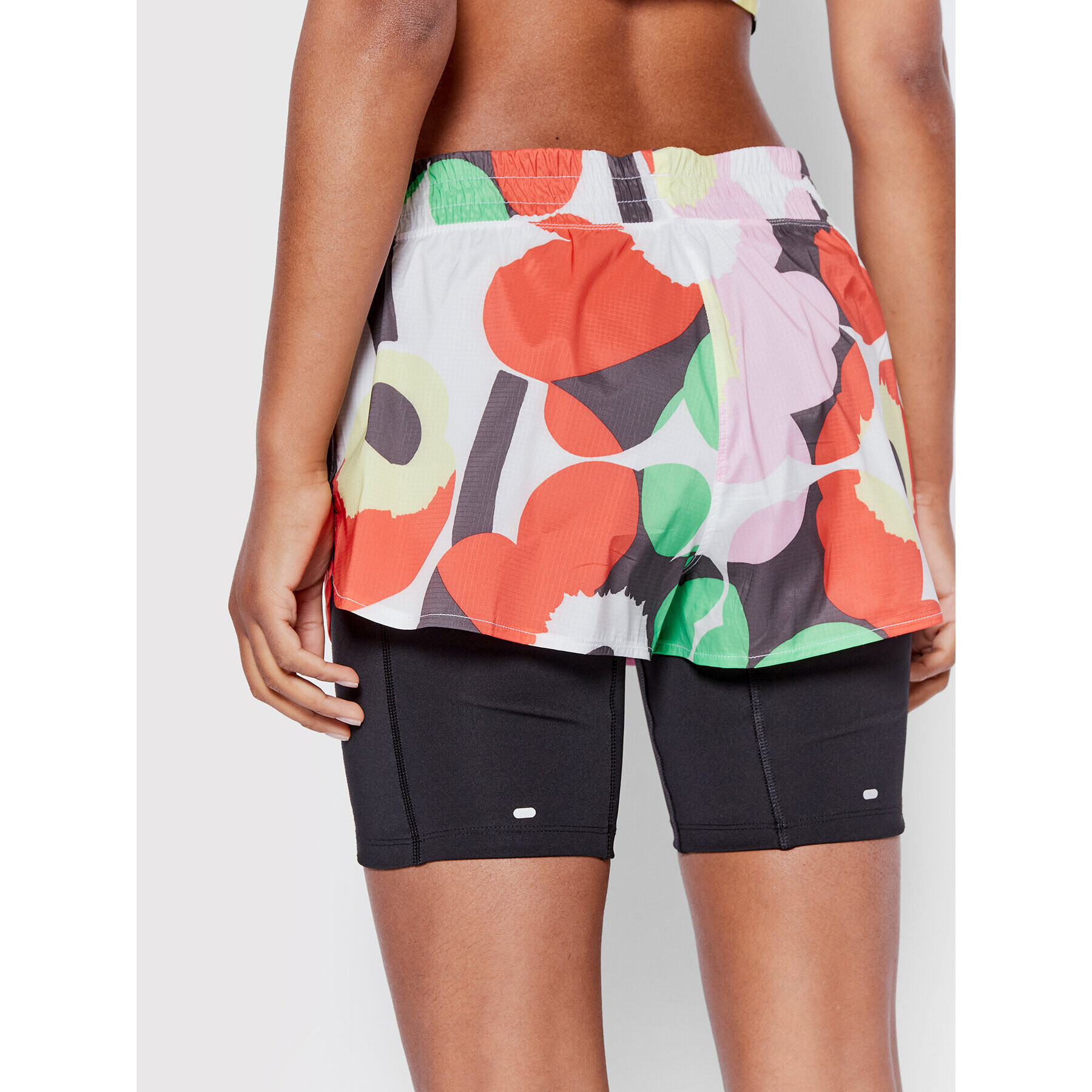 adidas Спортни шорти MARIMEKKO HC4199 Цветен Regular Fit - Pepit.bg