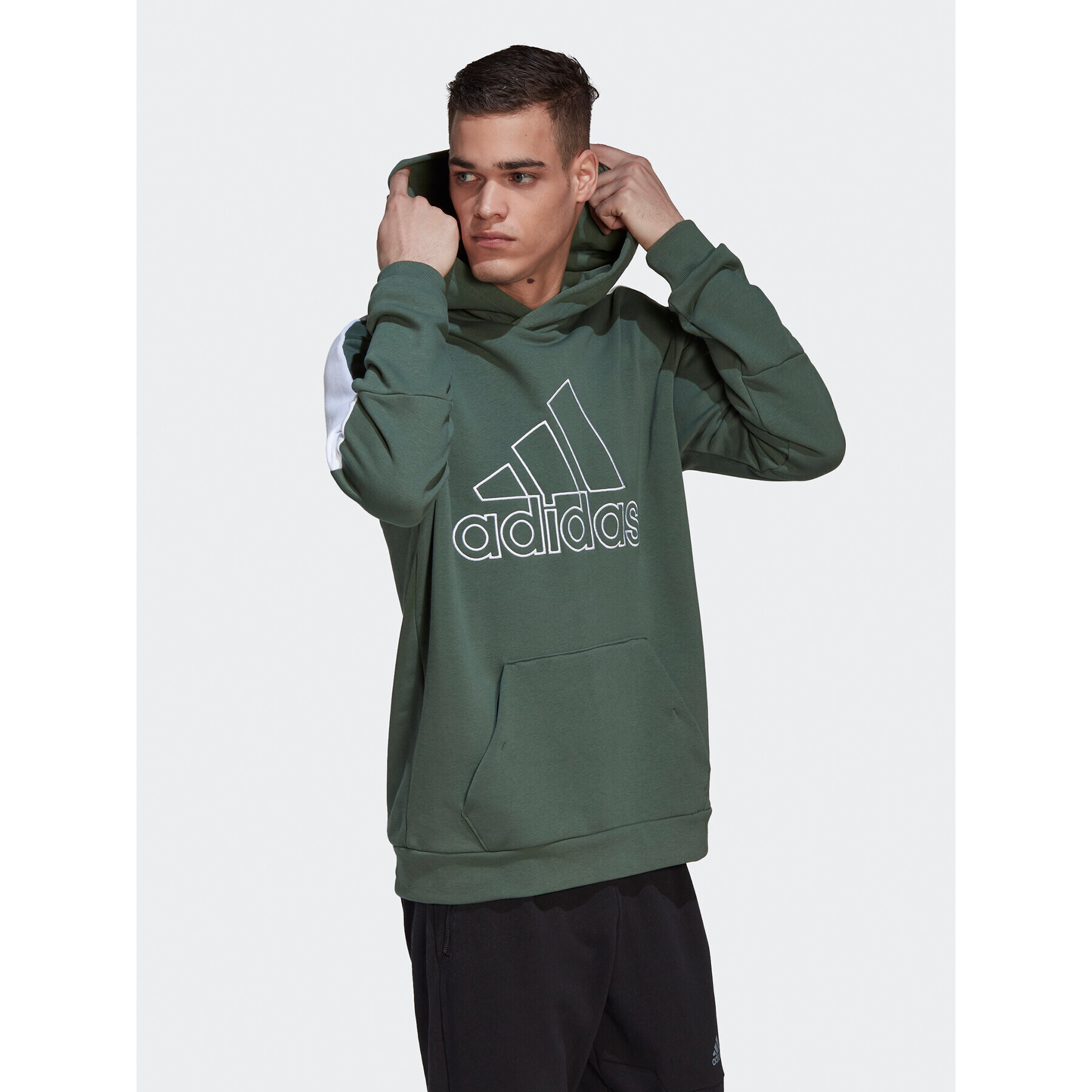 adidas Суитшърт Future Icons Embroidered HM7876 Зелен Regular Fit - Pepit.bg