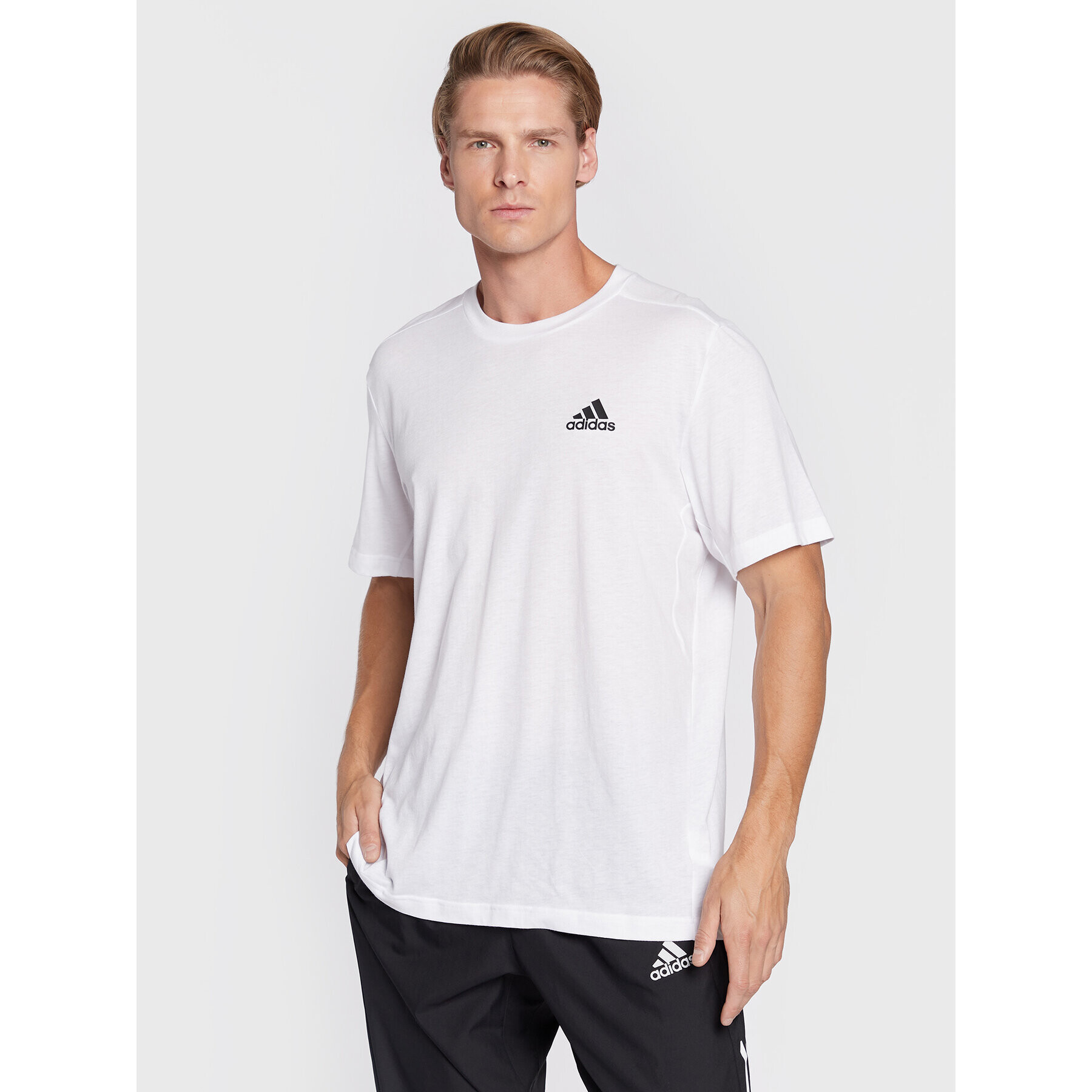 adidas Тишърт Aeroready Designed 2 Move Feelready GT5558 Бял Regular Fit - Pepit.bg