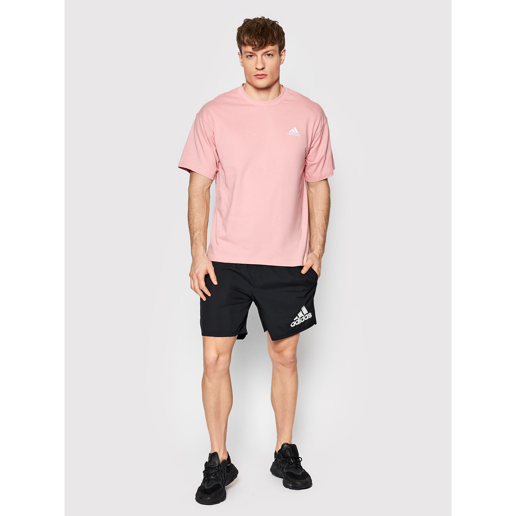 adidas Тишърт Essentials Small Logo HE4389 Розов Loose Fit - Pepit.bg