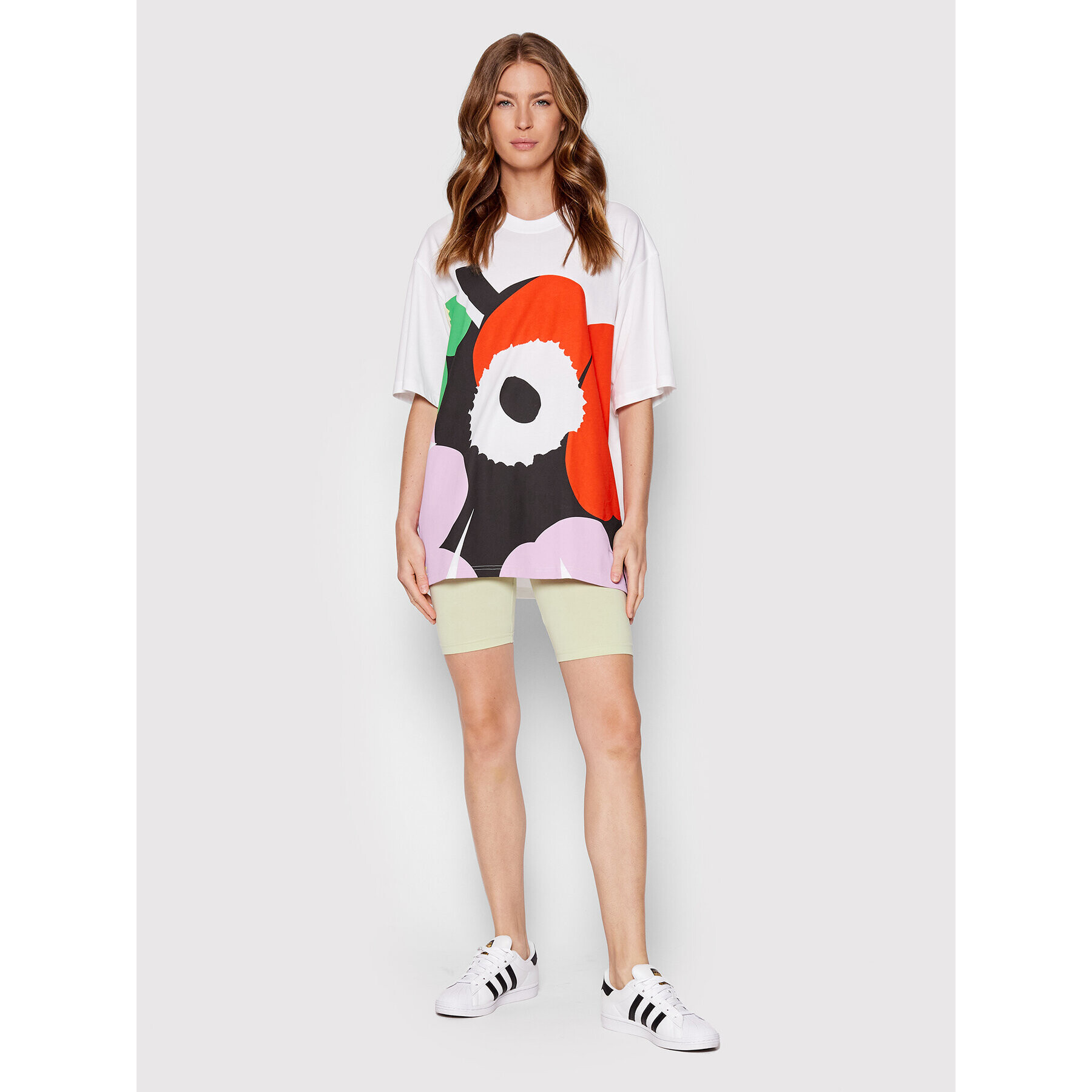 adidas Тишърт MARIMEKKO HC4187 Бял Loose Fit - Pepit.bg