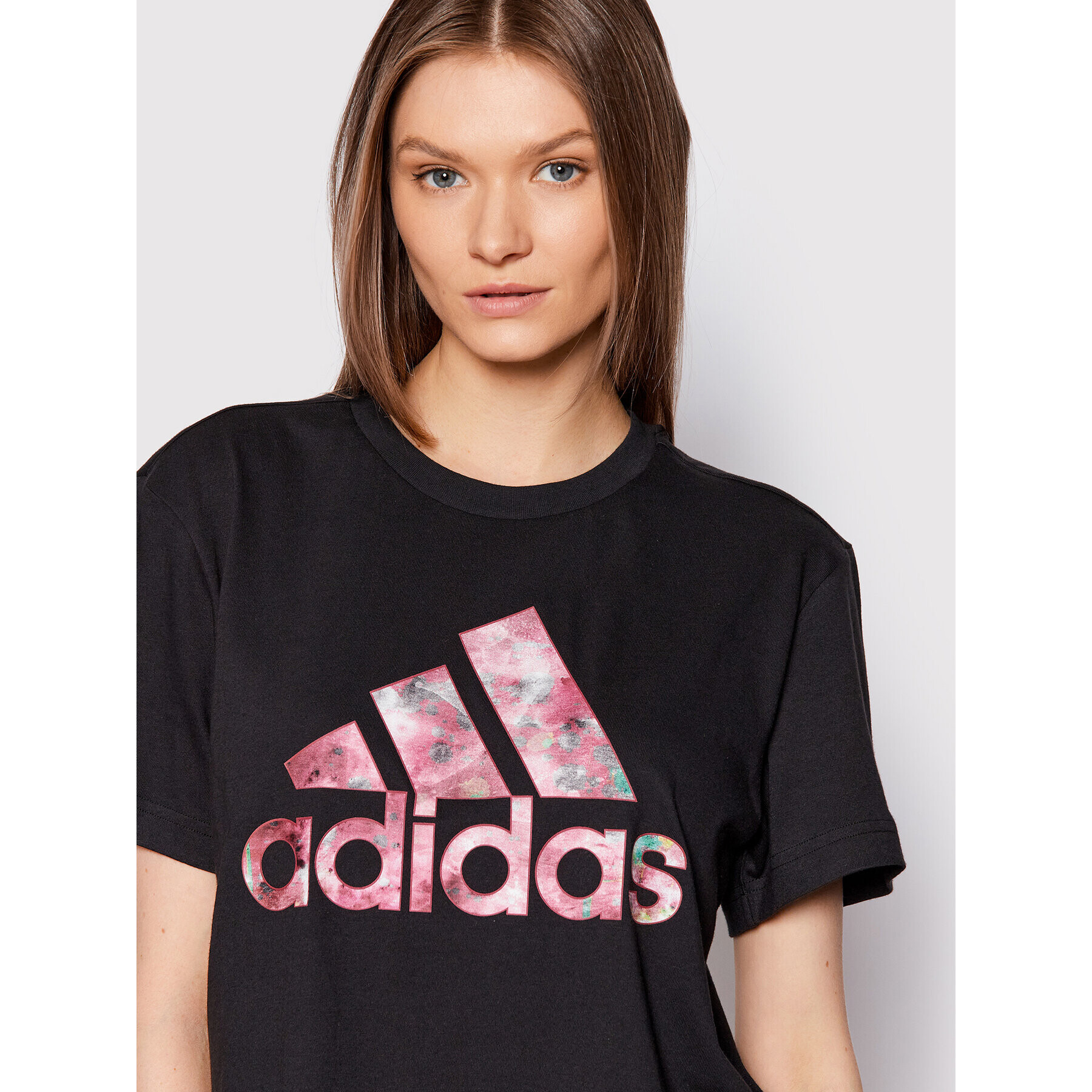 adidas Тишърт ZOE SALDANA Graphic HB1515 Черен Relaxed Fit - Pepit.bg