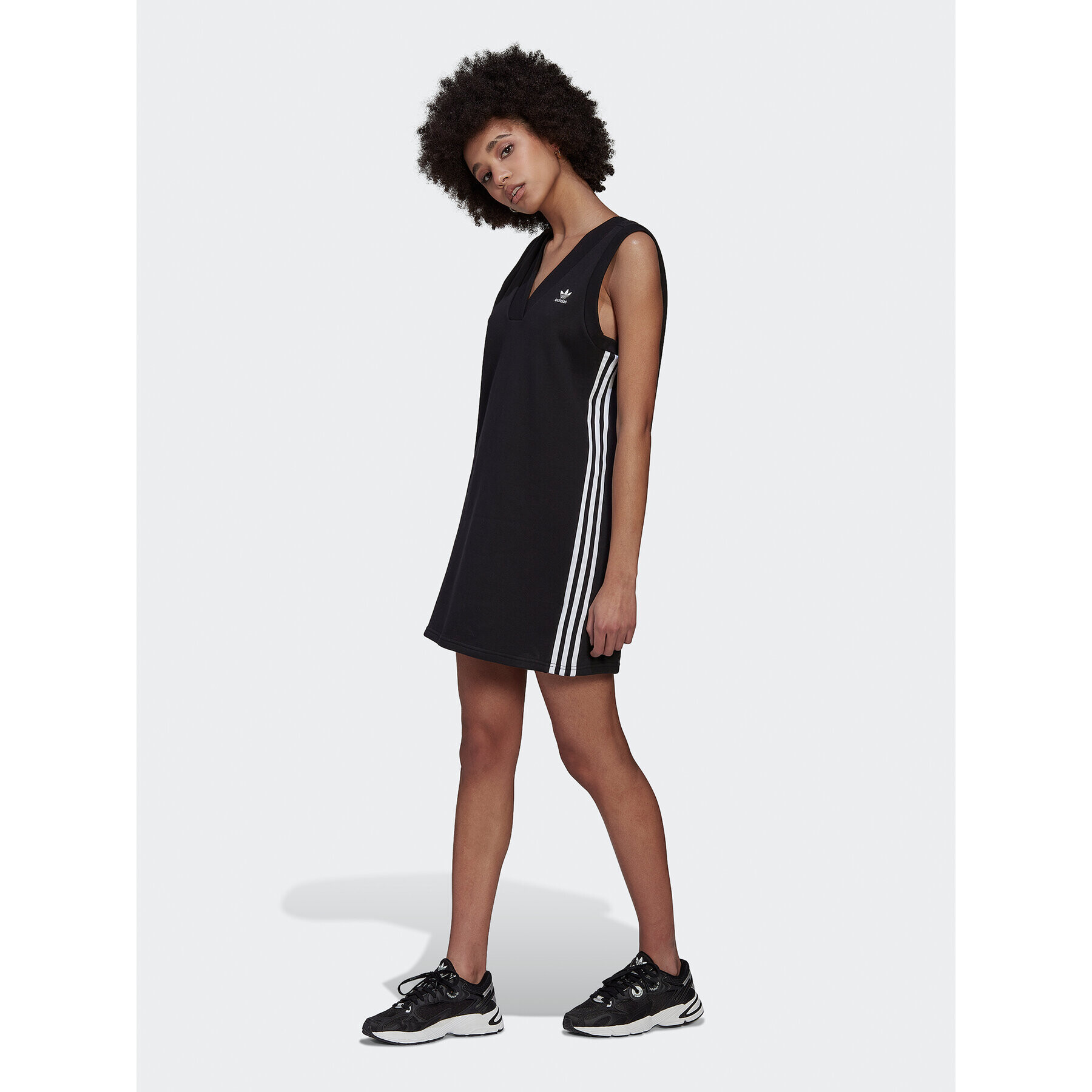 adidas Плетена рокля adicolor Classics HM2134 Черен Relaxed Fit - Pepit.bg