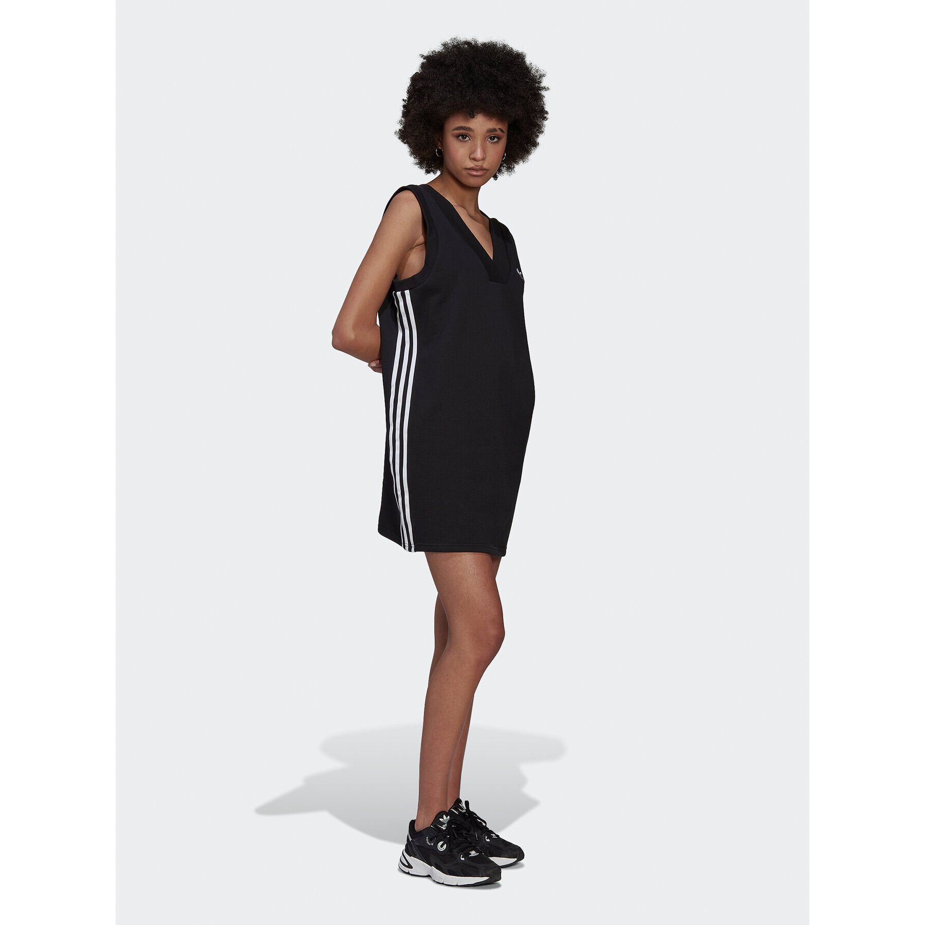 adidas Плетена рокля adicolor Classics HM2134 Черен Relaxed Fit - Pepit.bg
