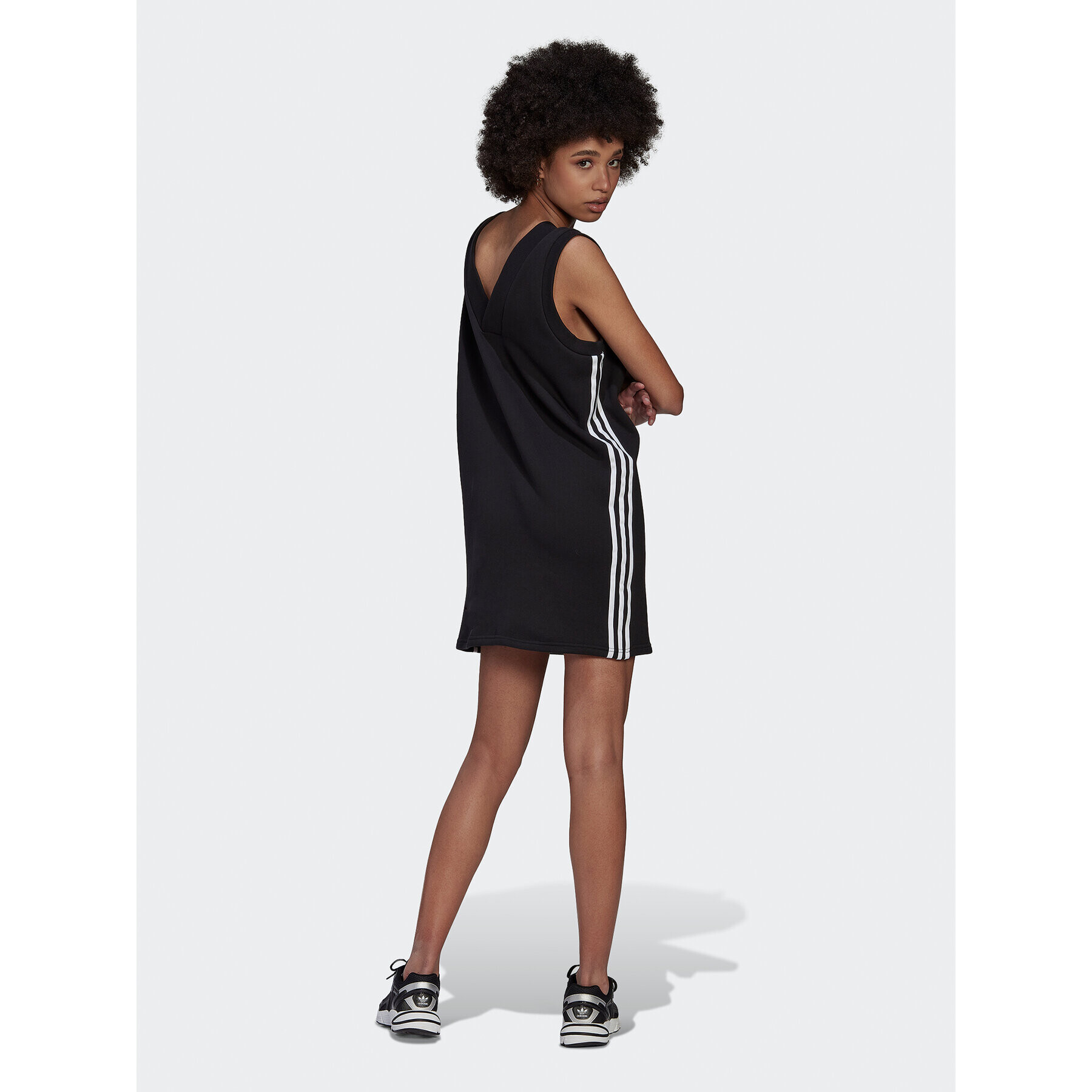adidas Плетена рокля adicolor Classics HM2134 Черен Relaxed Fit - Pepit.bg