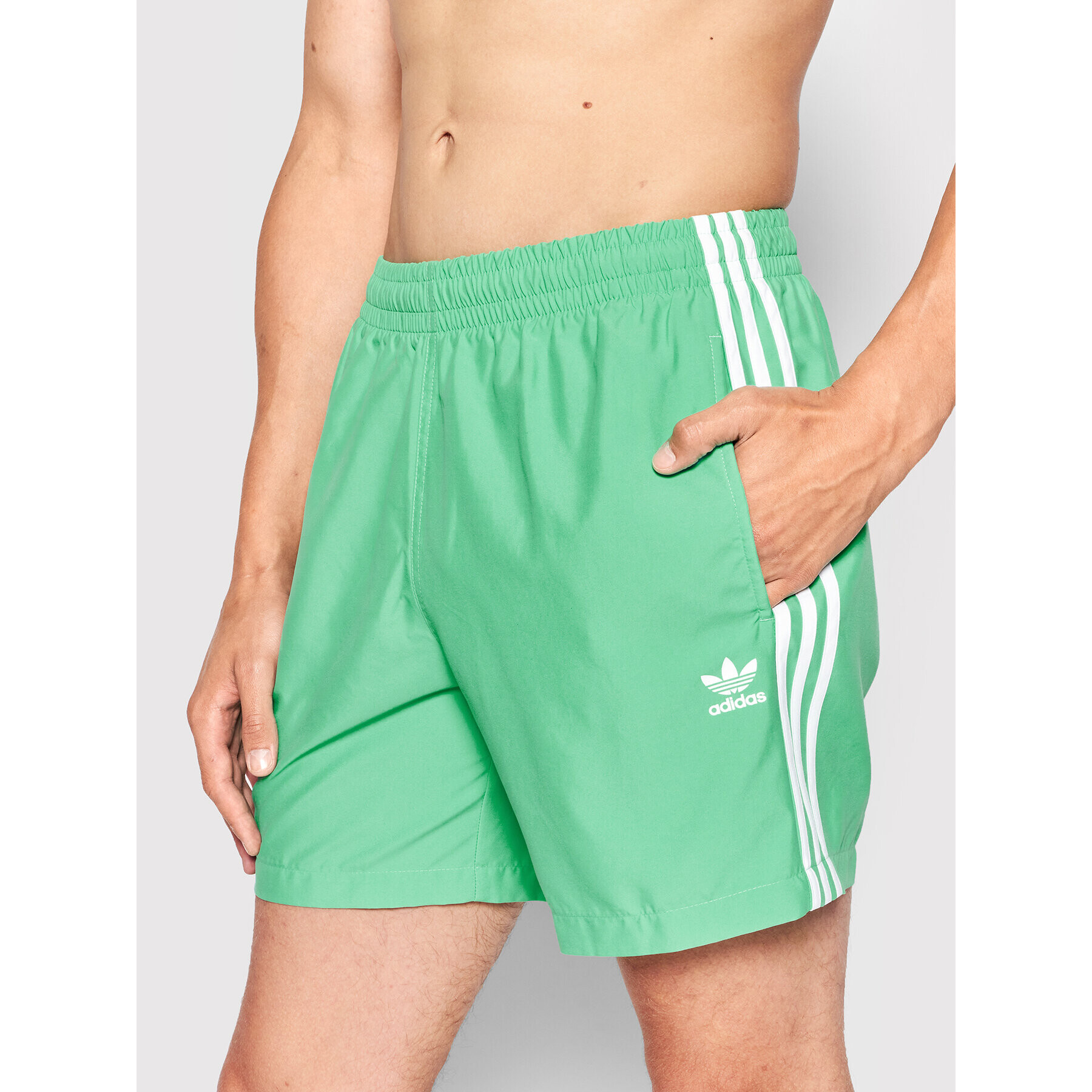 adidas Плувни шорти adicolor Classics 3-Stripes HF2119 Зелен Regular Fit - Pepit.bg