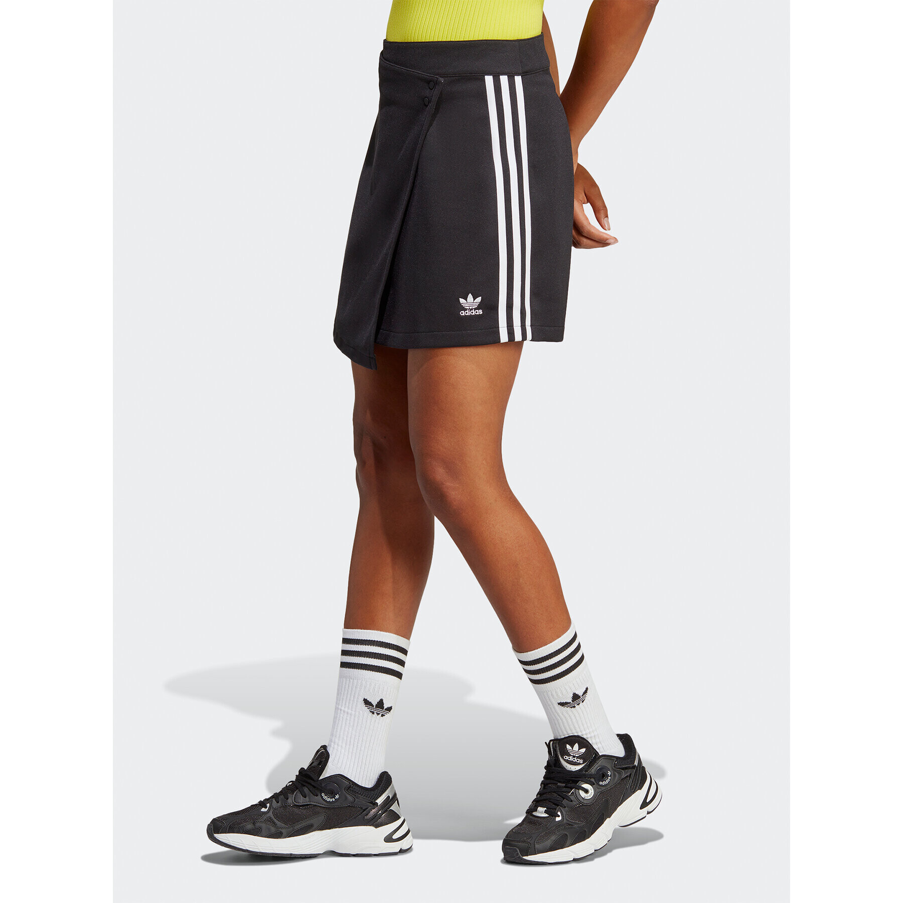 adidas Пола тип трапец adicolor Classics 3-Stripes IC5475 Черен Regular Fit - Pepit.bg