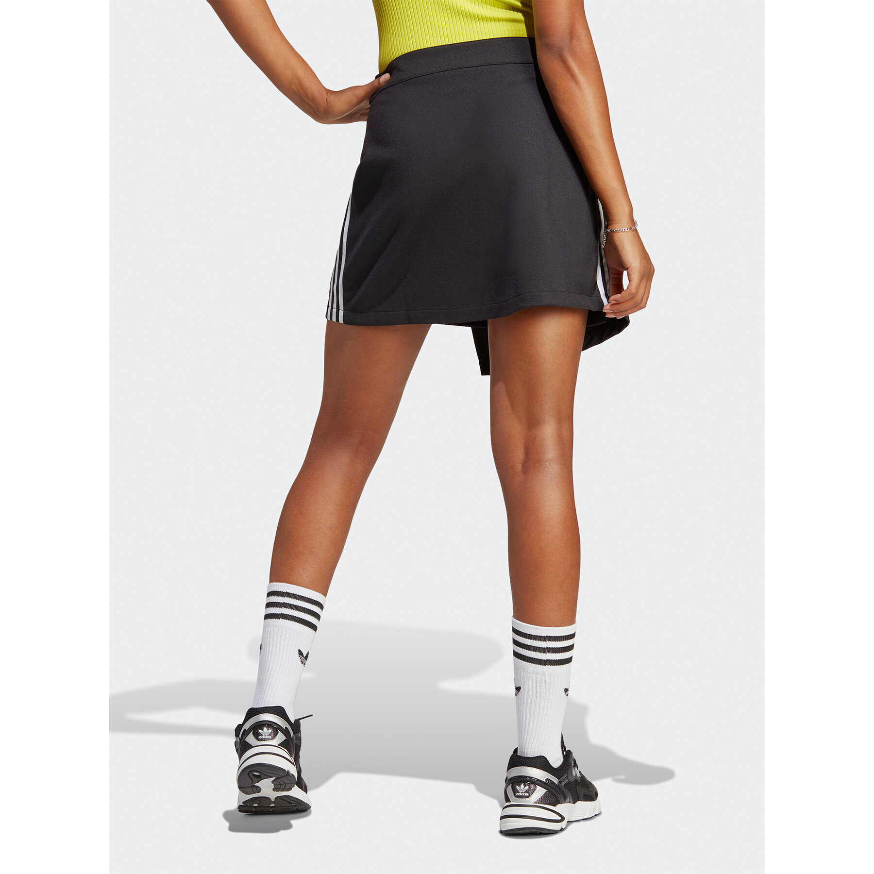 adidas Пола тип трапец adicolor Classics 3-Stripes IC5475 Черен Regular Fit - Pepit.bg