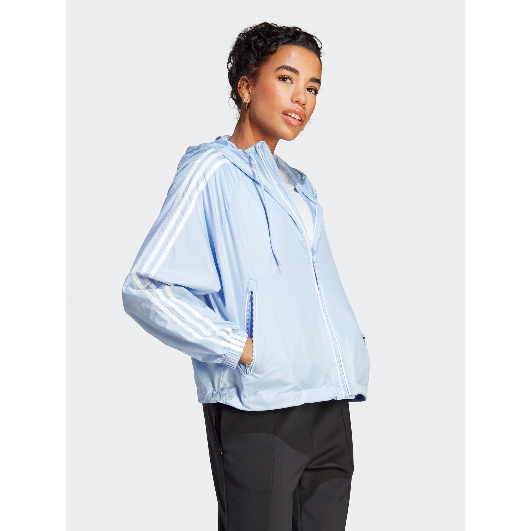 adidas Преходно яке BSC 3-Stripes Wind Jacket HM2271 Син Loose Fit - Pepit.bg