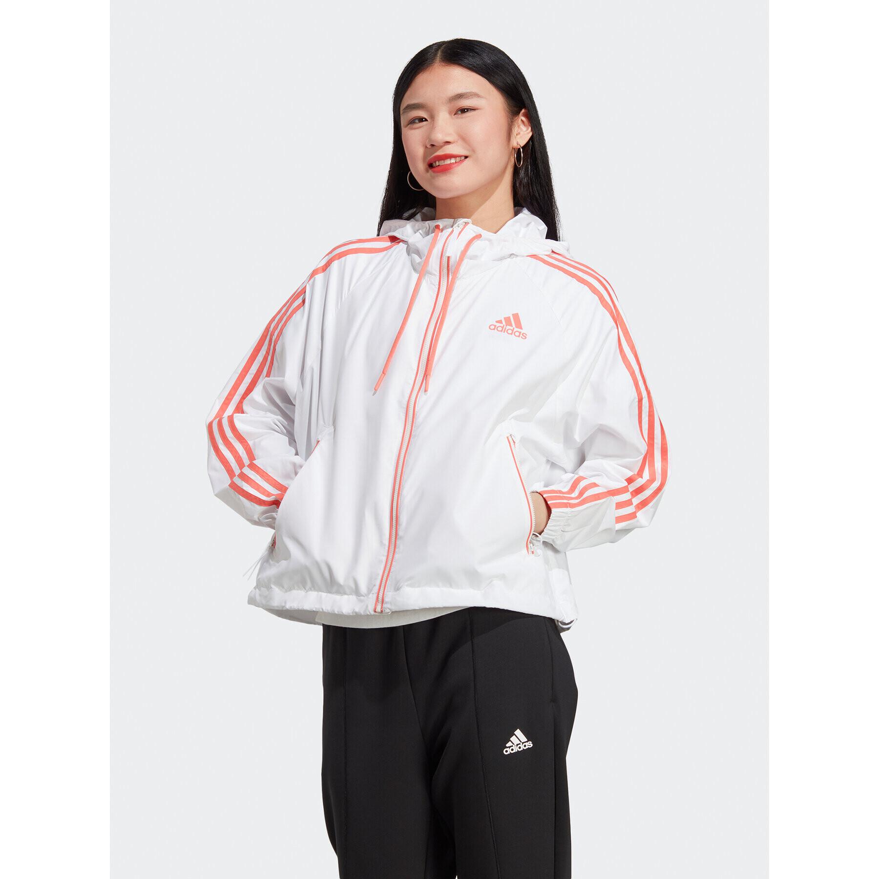 adidas Преходно яке BSC 3-Stripes Wind Jacket HT8752 Бял Loose Fit - Pepit.bg