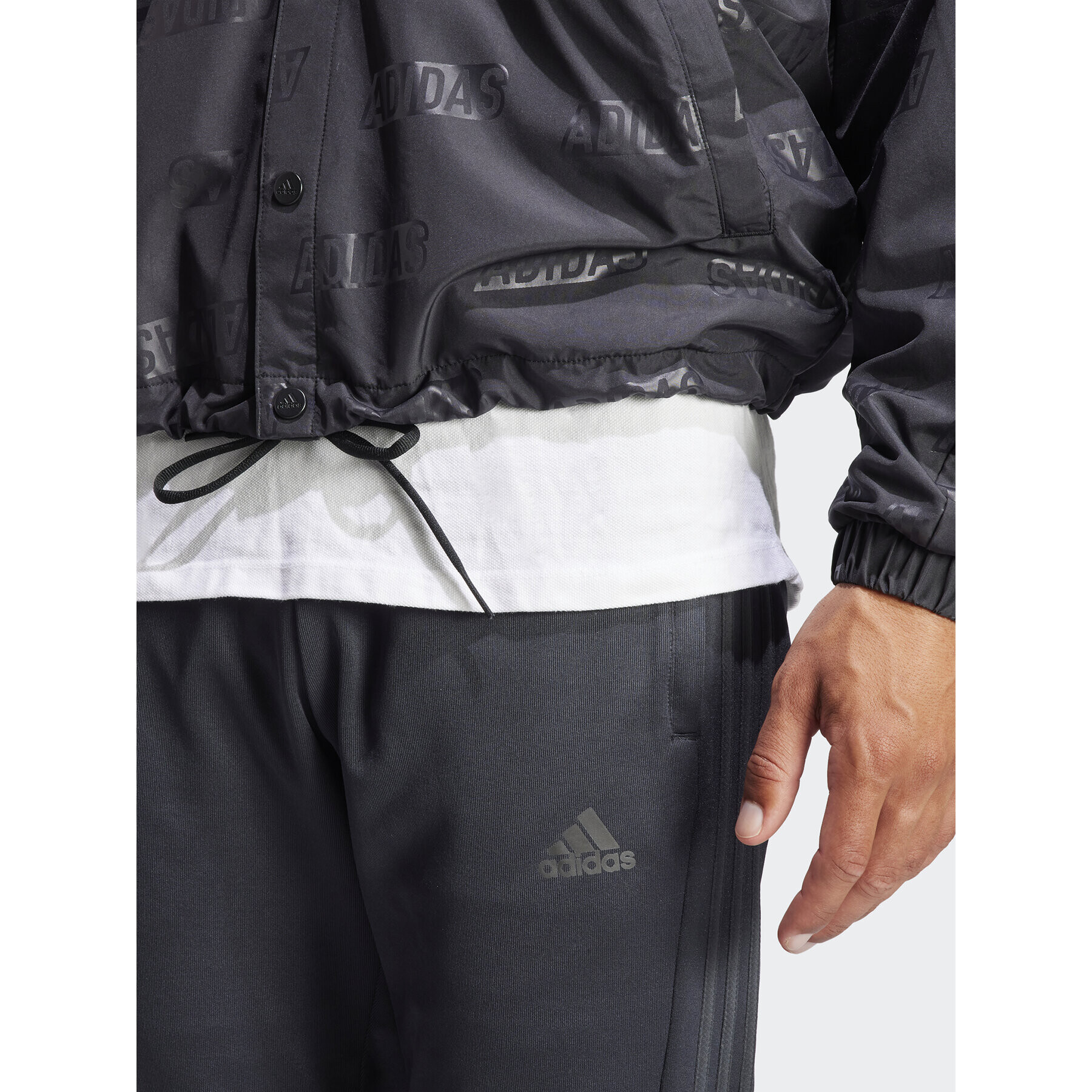 adidas Преходно яке Embossed Coaches IJ6434 Черен Regular Fit - Pepit.bg