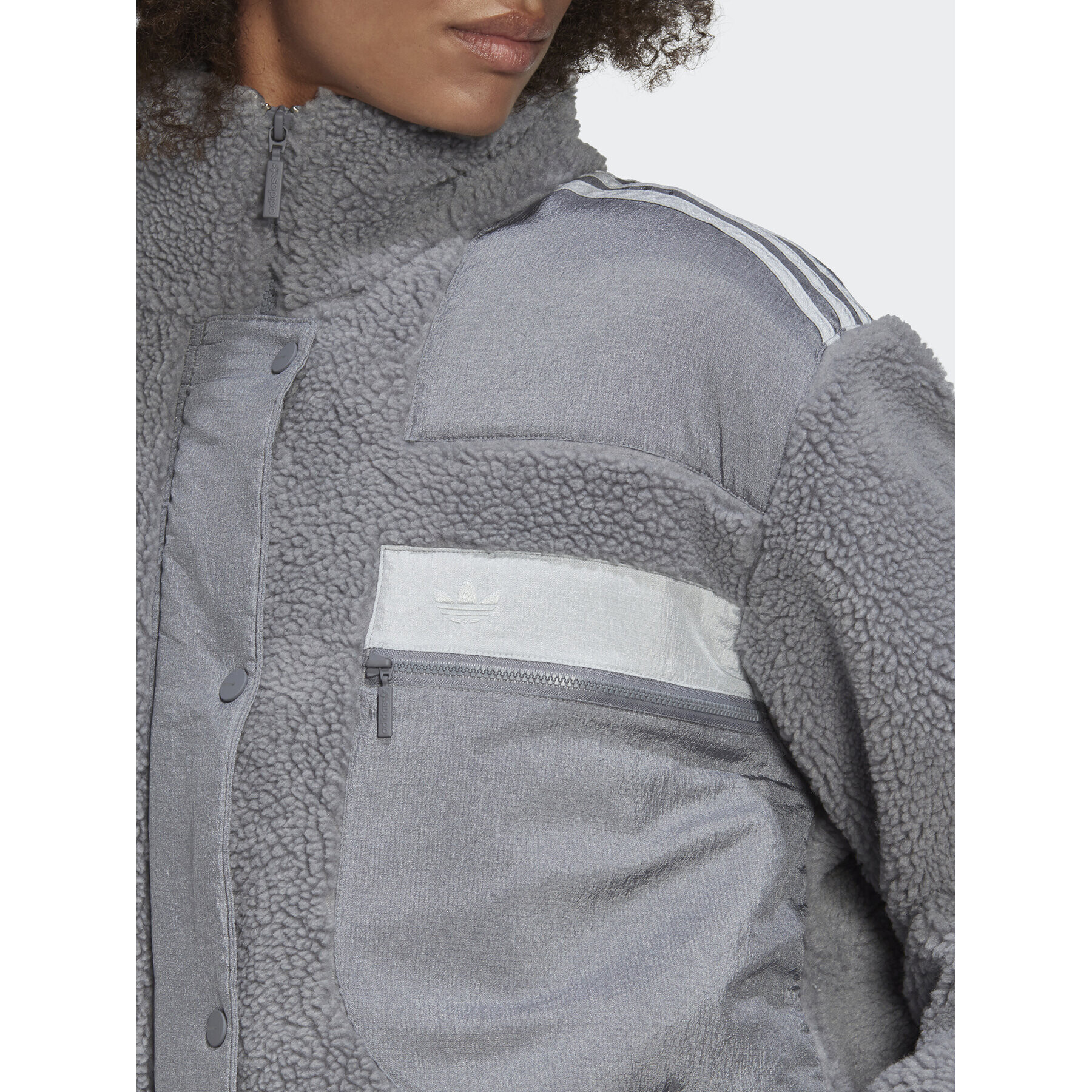 adidas Преходно яке Sherpa HK5256 Сив Relaxed Fit - Pepit.bg