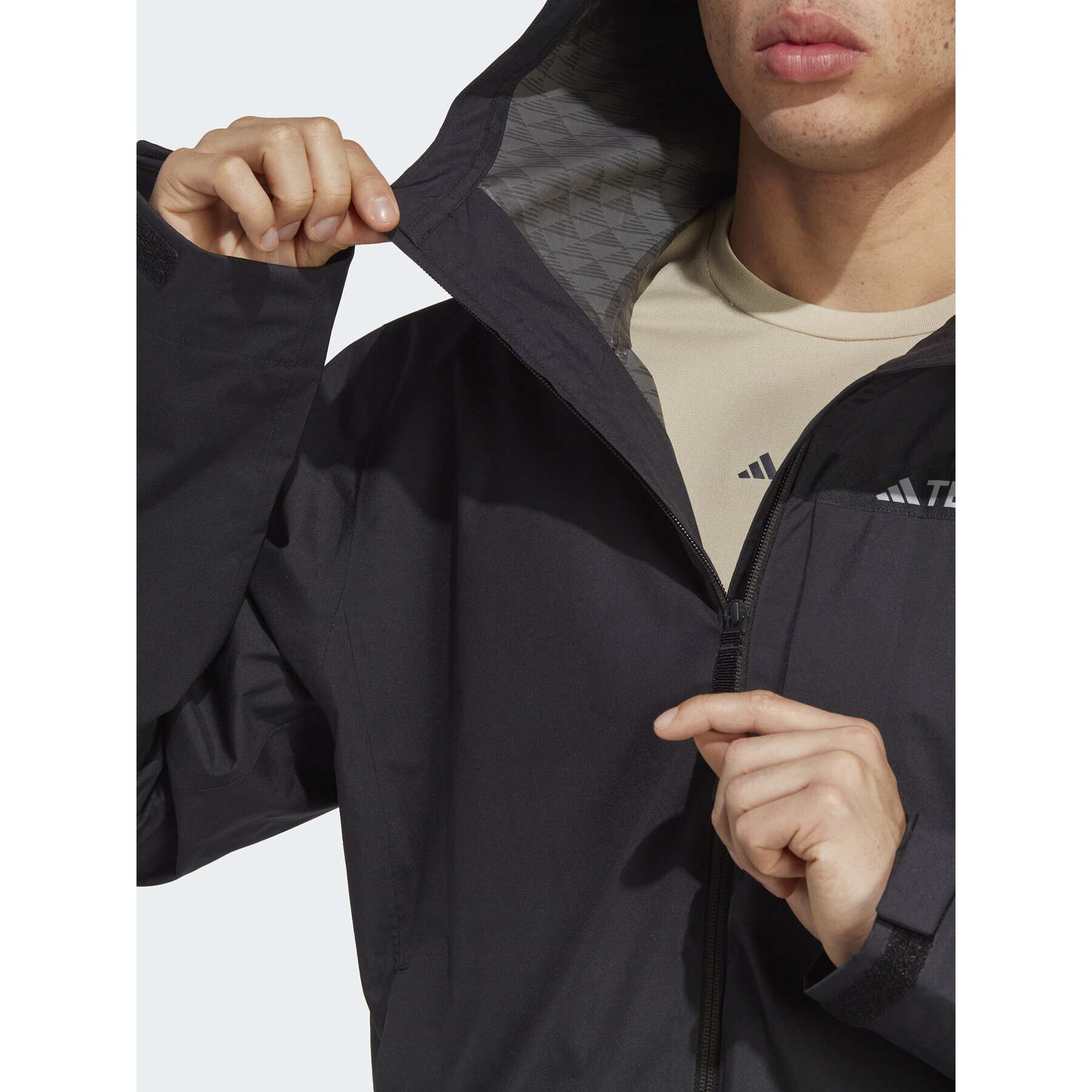 adidas Преходно яке Terrex Multi RAIN.RDY 2.5-Layer Rain Jacket HM4051 Черен Regular Fit - Pepit.bg