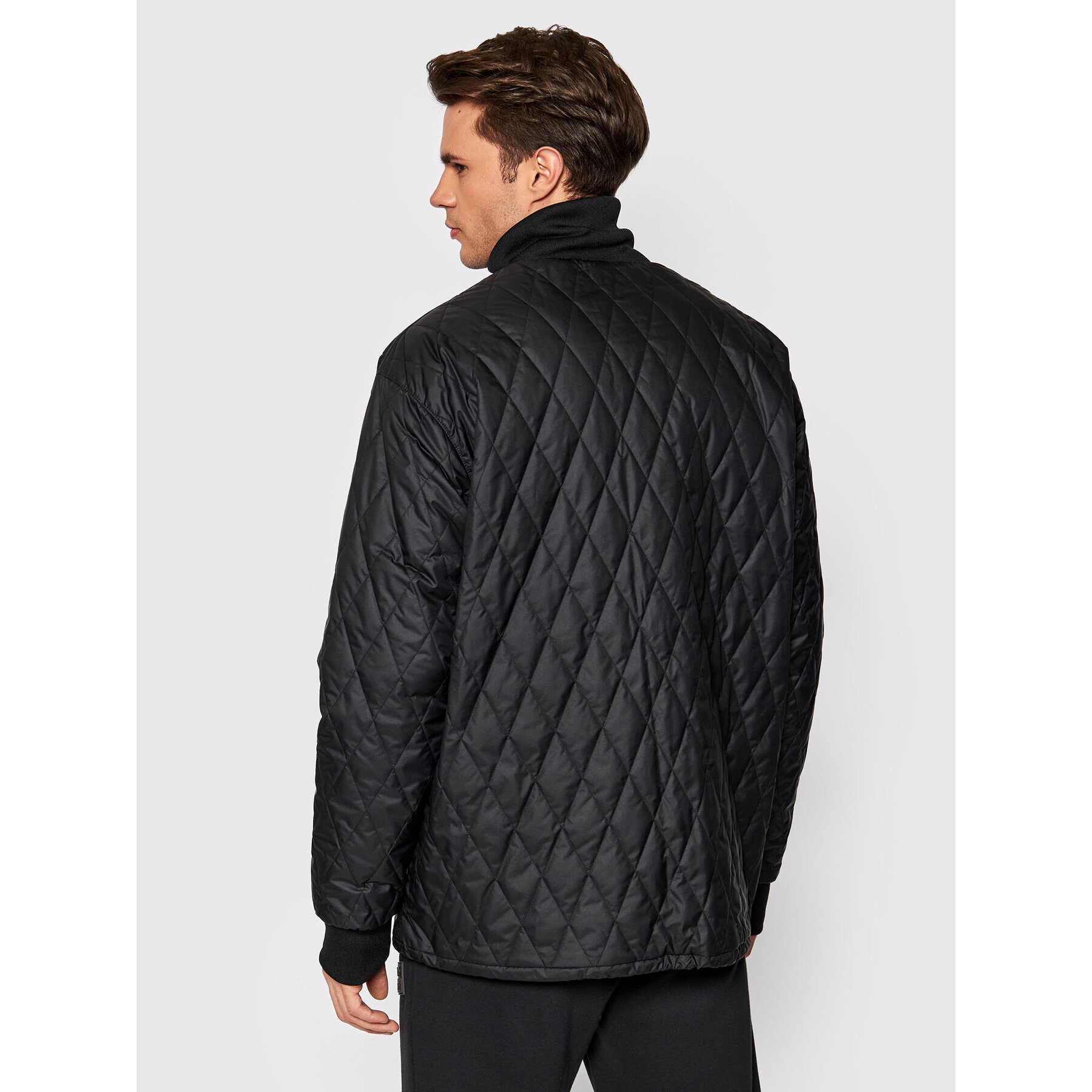 adidas Пухено яке adicolor Classics Quilted H11430 Черен Relaxed Fit - Pepit.bg