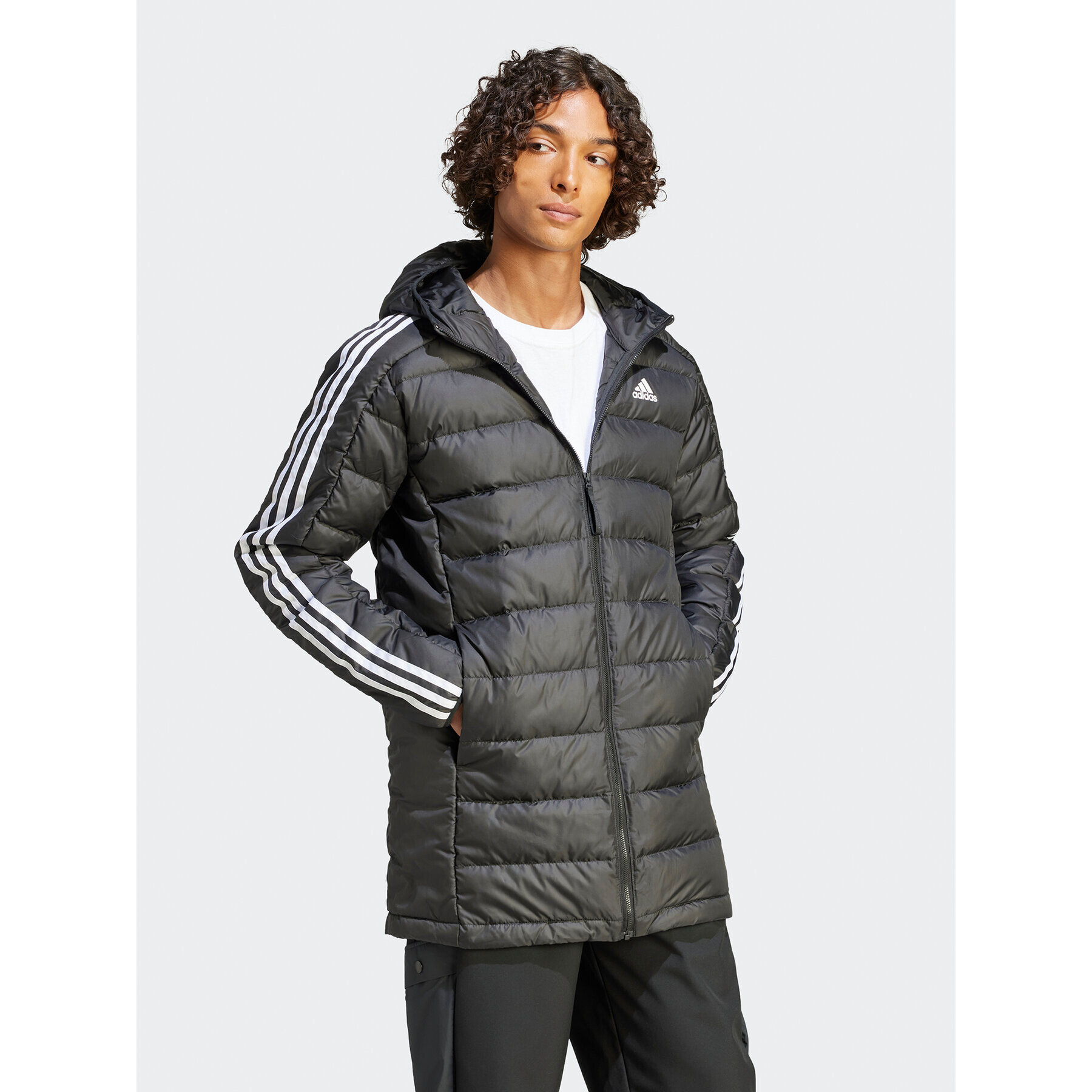 adidas Пухено яке Essentials 3-Stripes HZ8522 Черен Regular Fit - Pepit.bg