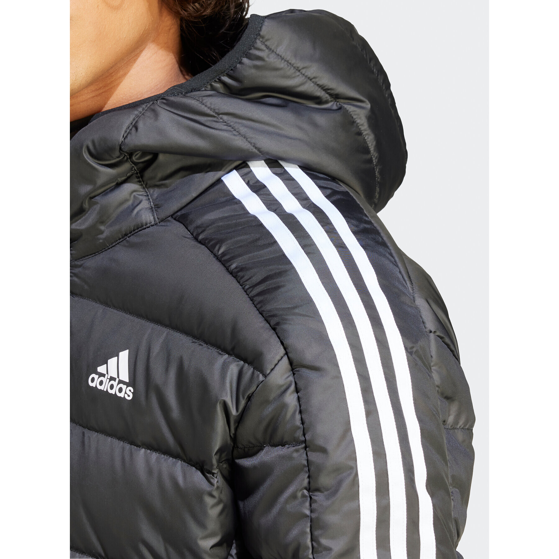 adidas Пухено яке Essentials 3-Stripes HZ8522 Черен Regular Fit - Pepit.bg