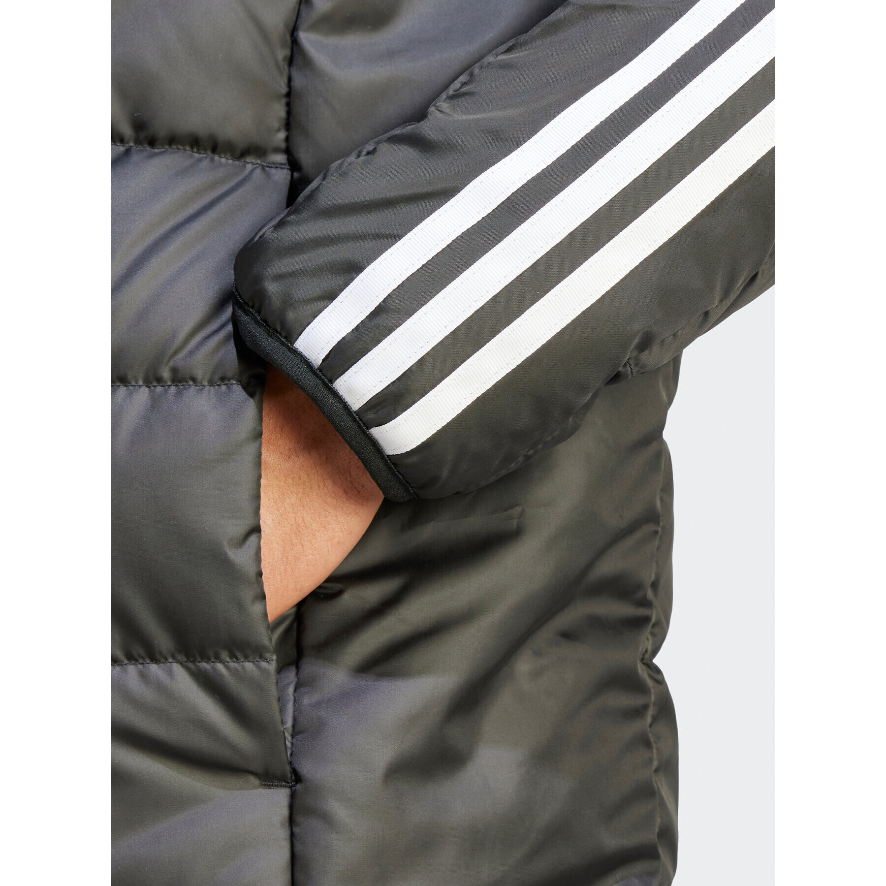 adidas Пухено яке Essentials 3-Stripes HZ8522 Черен Regular Fit - Pepit.bg