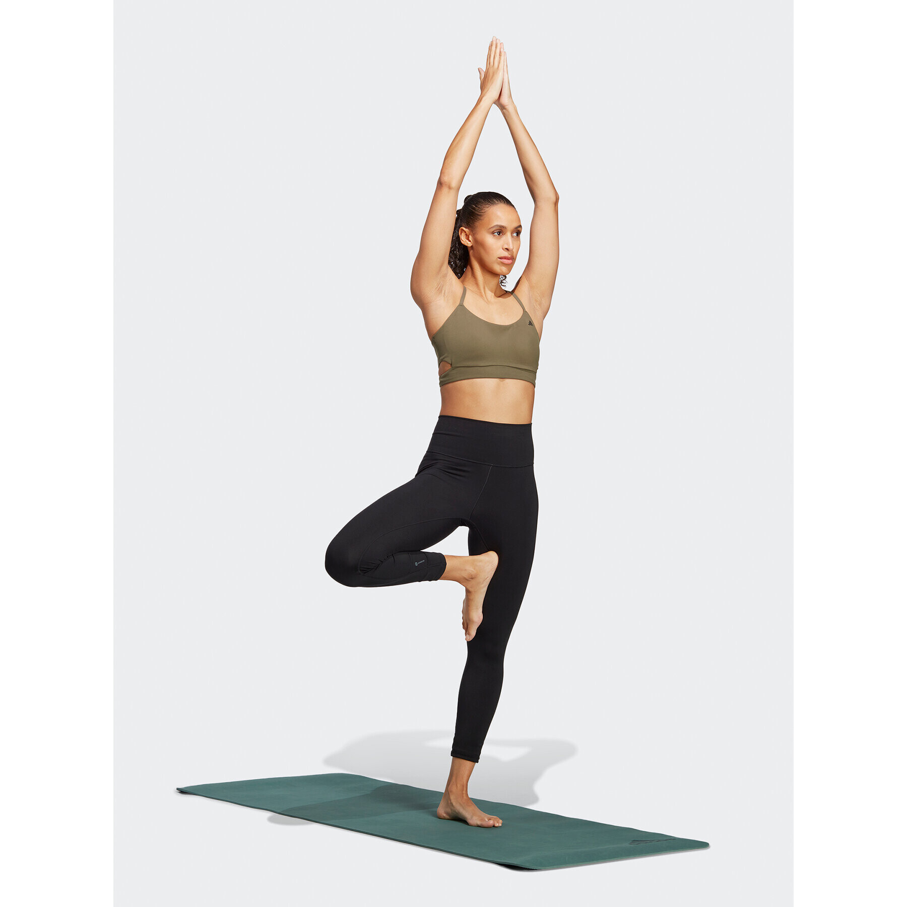 adidas Спортен сутиен Yoga Studio Light-Support HY1106 Зелен - Pepit.bg