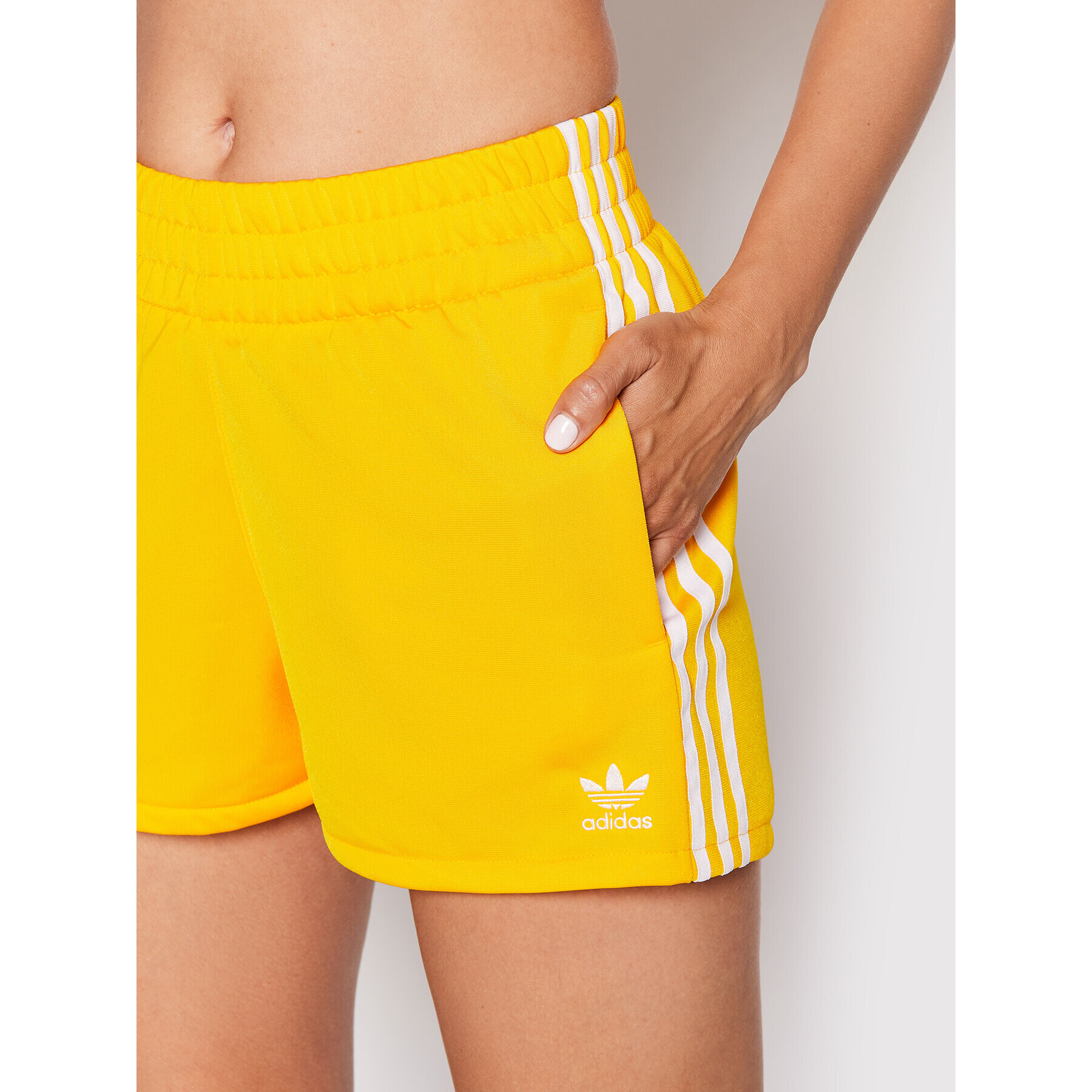 adidas Спортни шорти 3 Str HL6761 Жълт Regular Fit - Pepit.bg