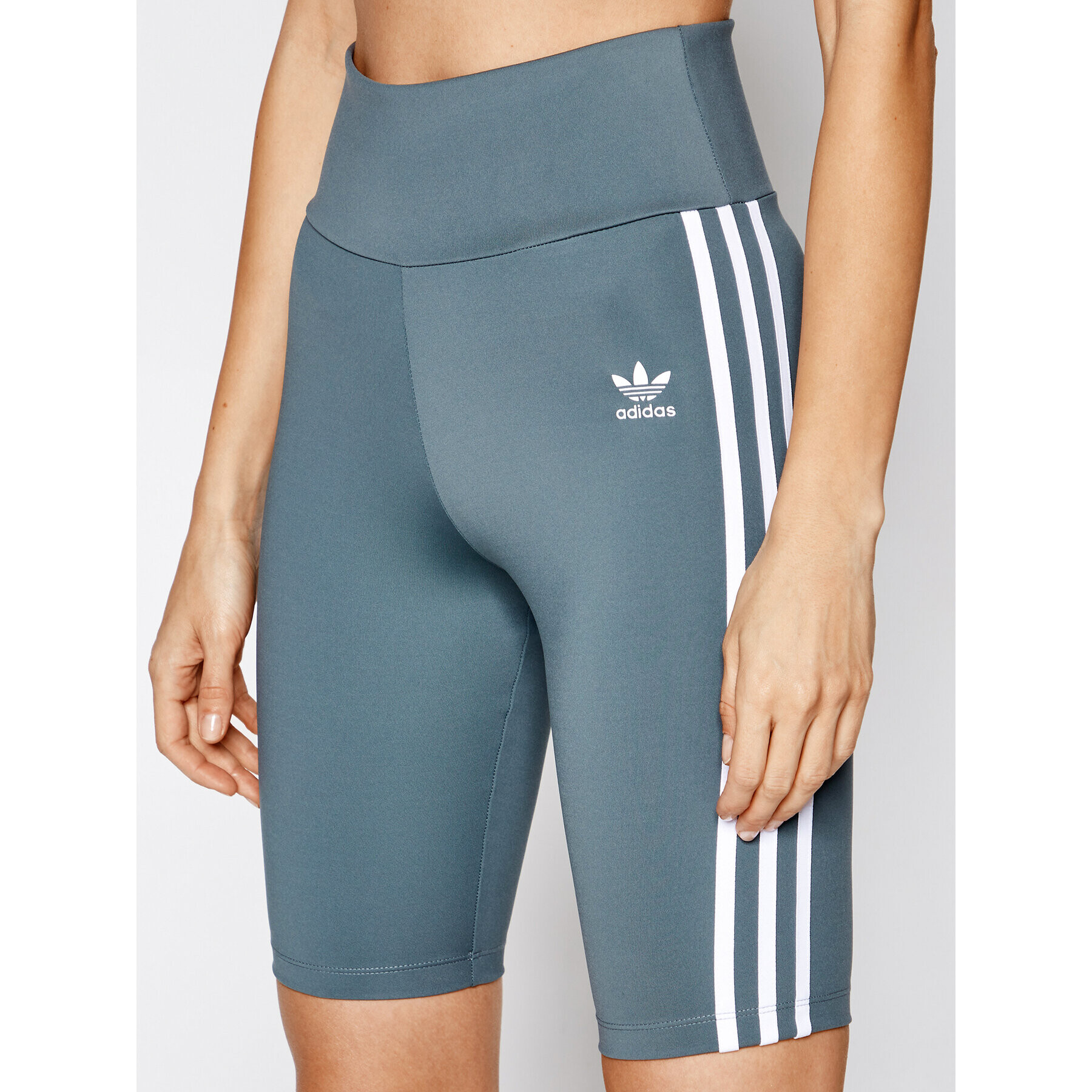 adidas Спортни шорти adicolor Classics GN2923 Сив Tight Fit - Pepit.bg