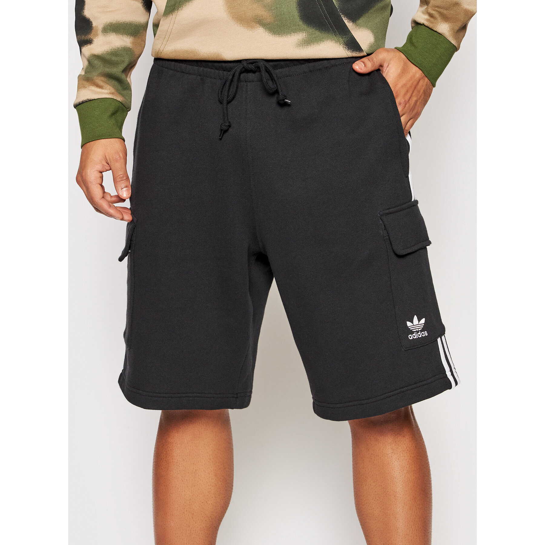 adidas Спортни шорти adicolor Classics HB954 Черен Regular Fit - Pepit.bg