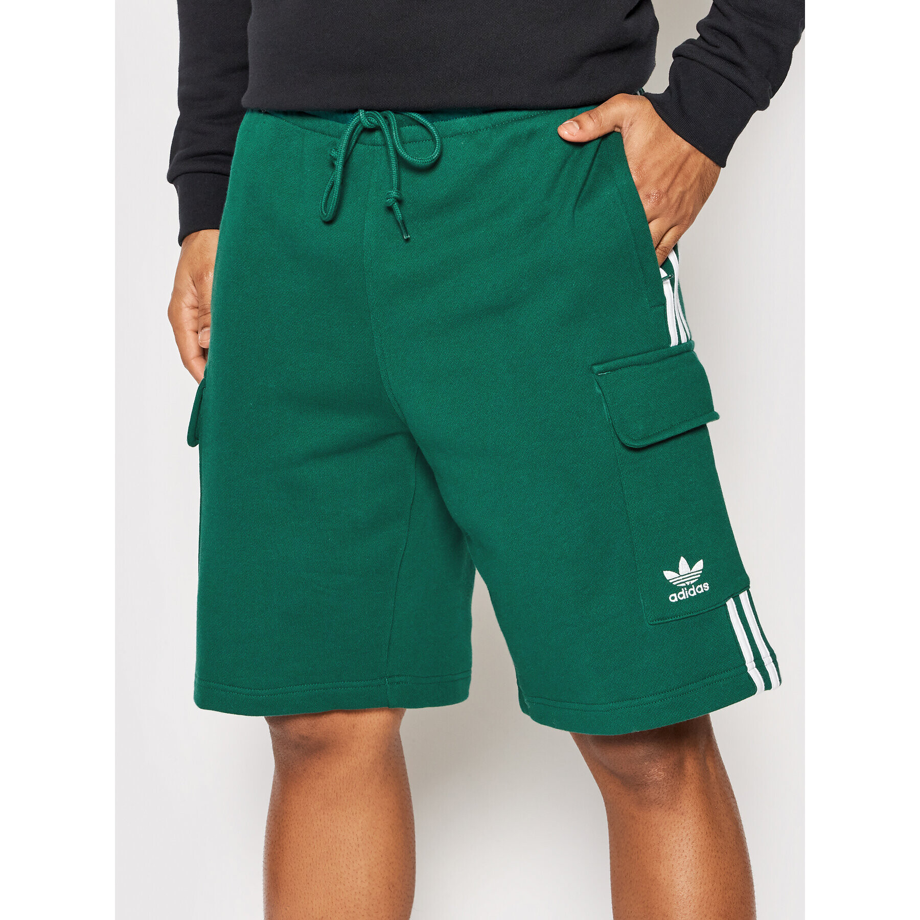 adidas Спортни шорти Adicolor Classics HB954 Зелен Regular Fit - Pepit.bg