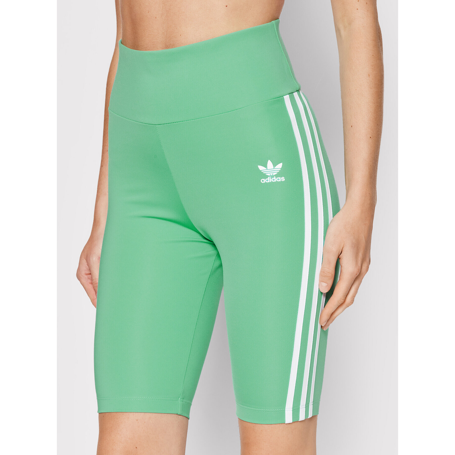 adidas Спортни шорти adicolor Classics HE9503 Зелен Slim Fit - Pepit.bg