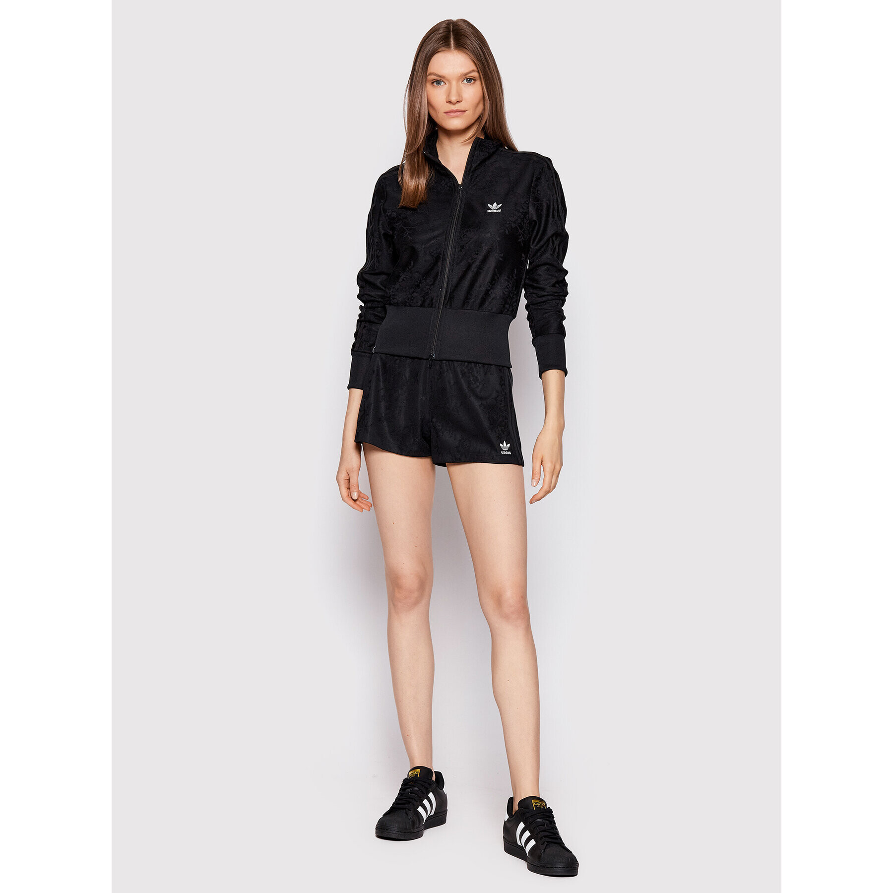 adidas Спортни шорти adicolor Classics Lace HC4577 Черен Regular Fit - Pepit.bg