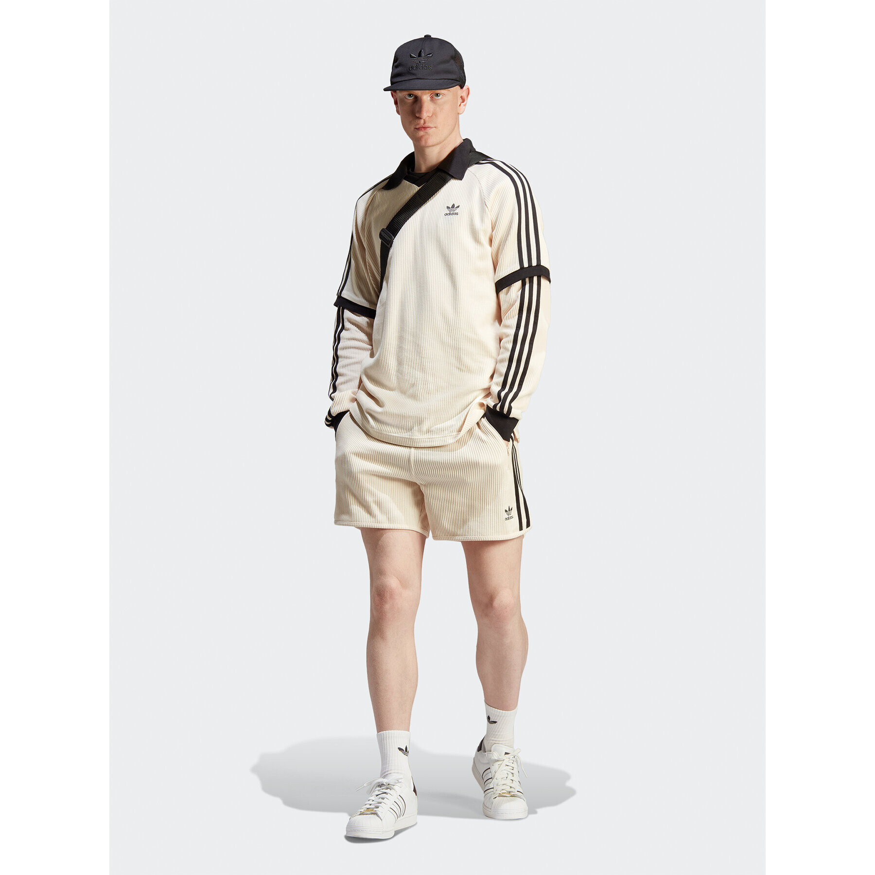 adidas Спортни шорти Adicolor Classics Waffle Shorts HA9310 Бежов Regular Fit - Pepit.bg