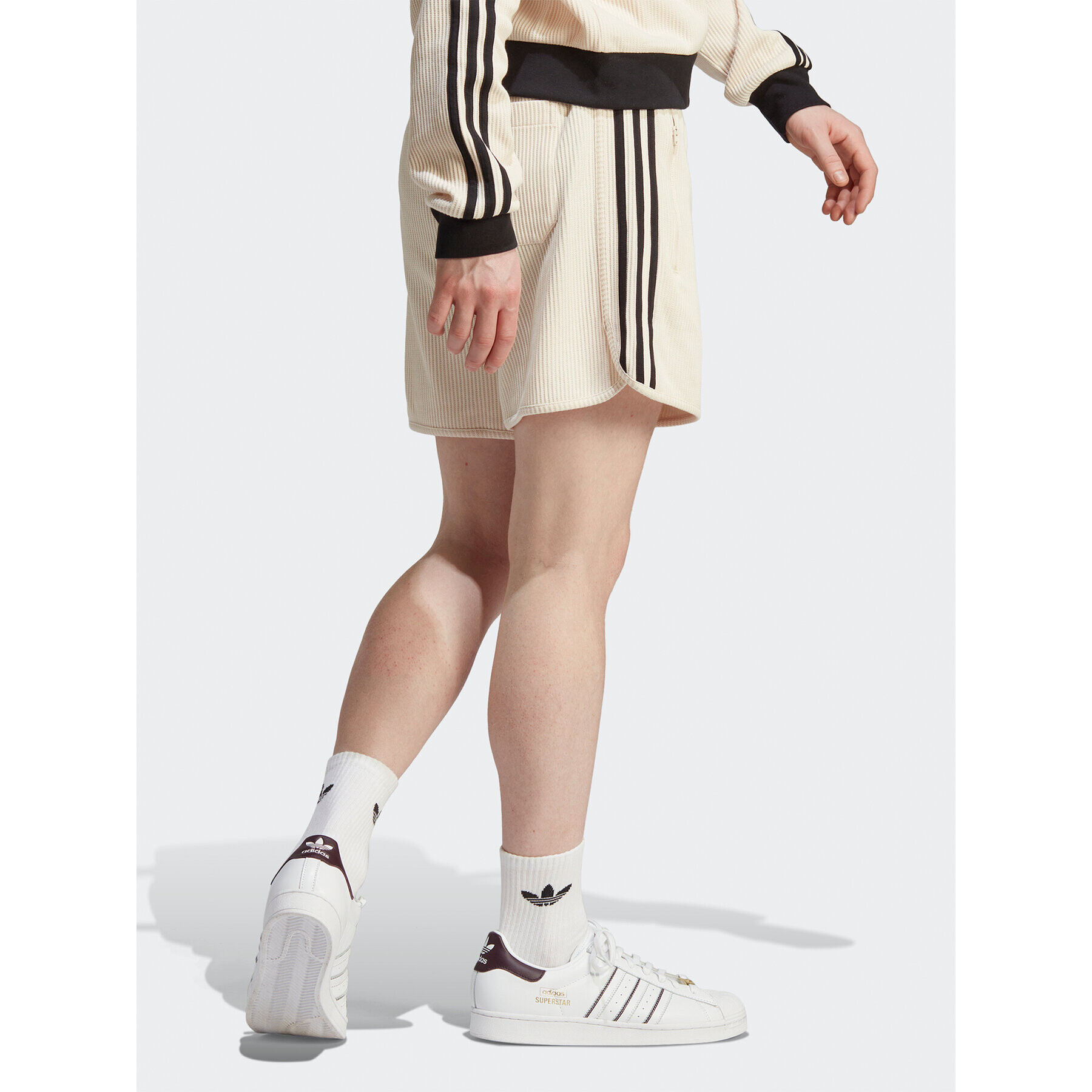 adidas Спортни шорти Adicolor Classics Waffle Shorts HA9310 Бежов Regular Fit - Pepit.bg